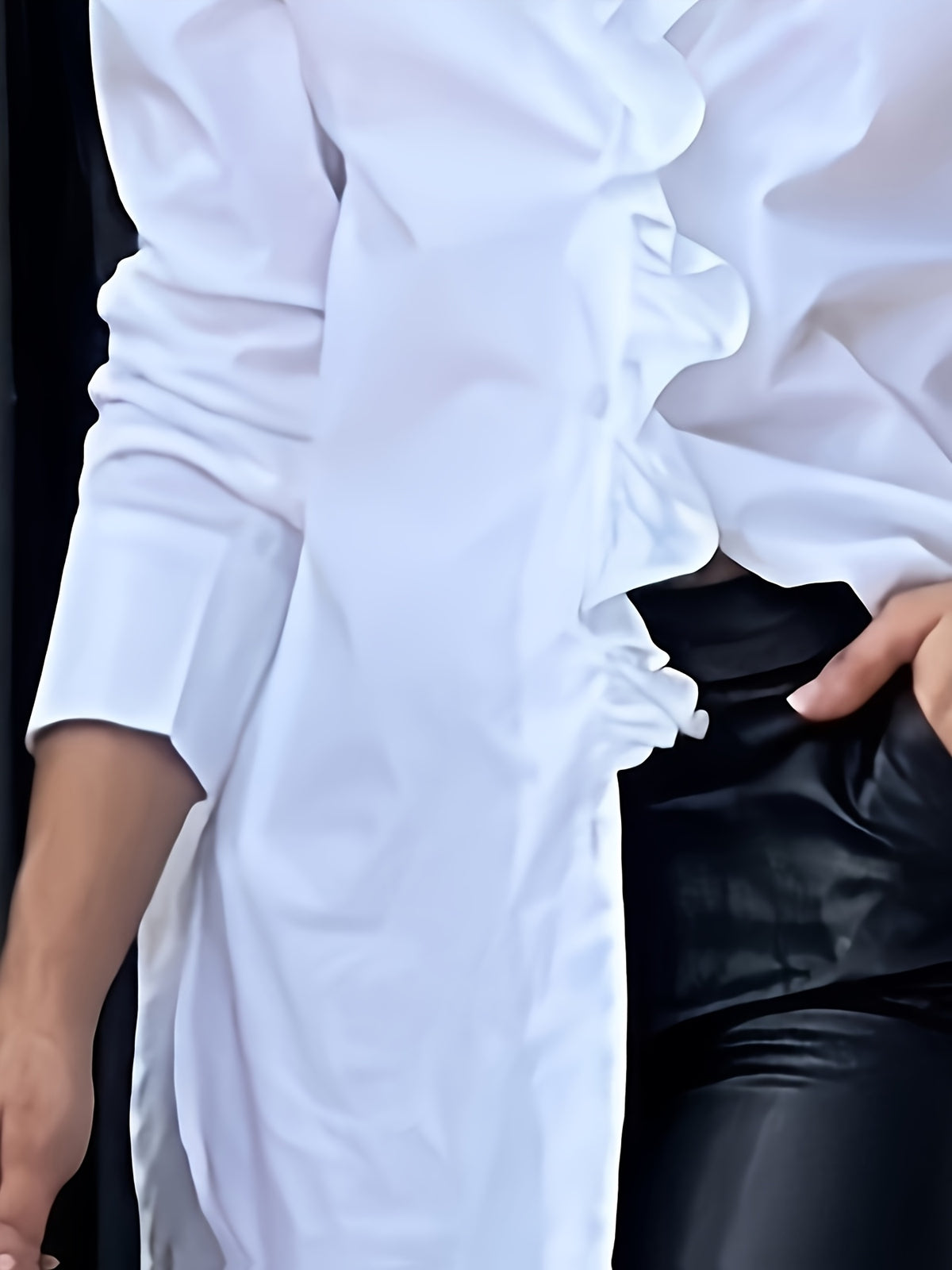 Chemise grande taille, ceinture assortie, porté de face