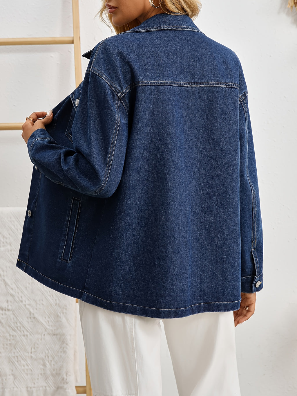 Veste grande taille, coupe ample, col à revers, boutonnage, tissu opaque