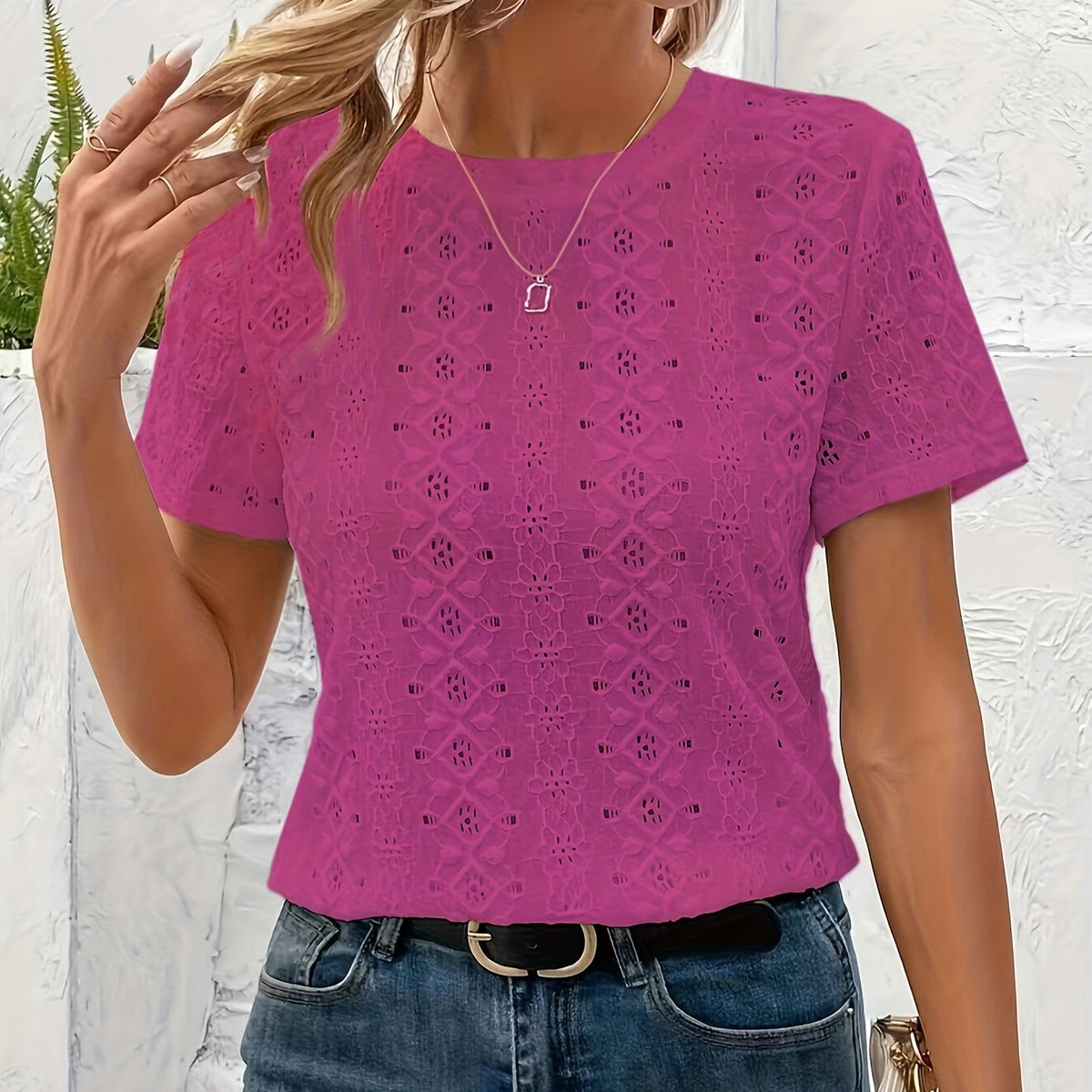 T-shirt grande taille en maille, manches courtes, maille souple, vue de profil
