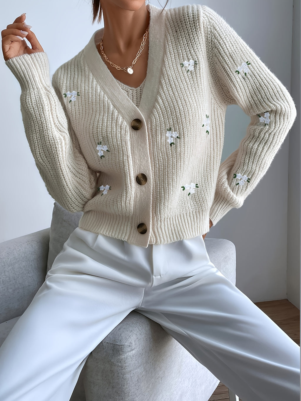 Cardigan grande taille à imprimé fleuri, coupe ample, col V, broderie, porté de face