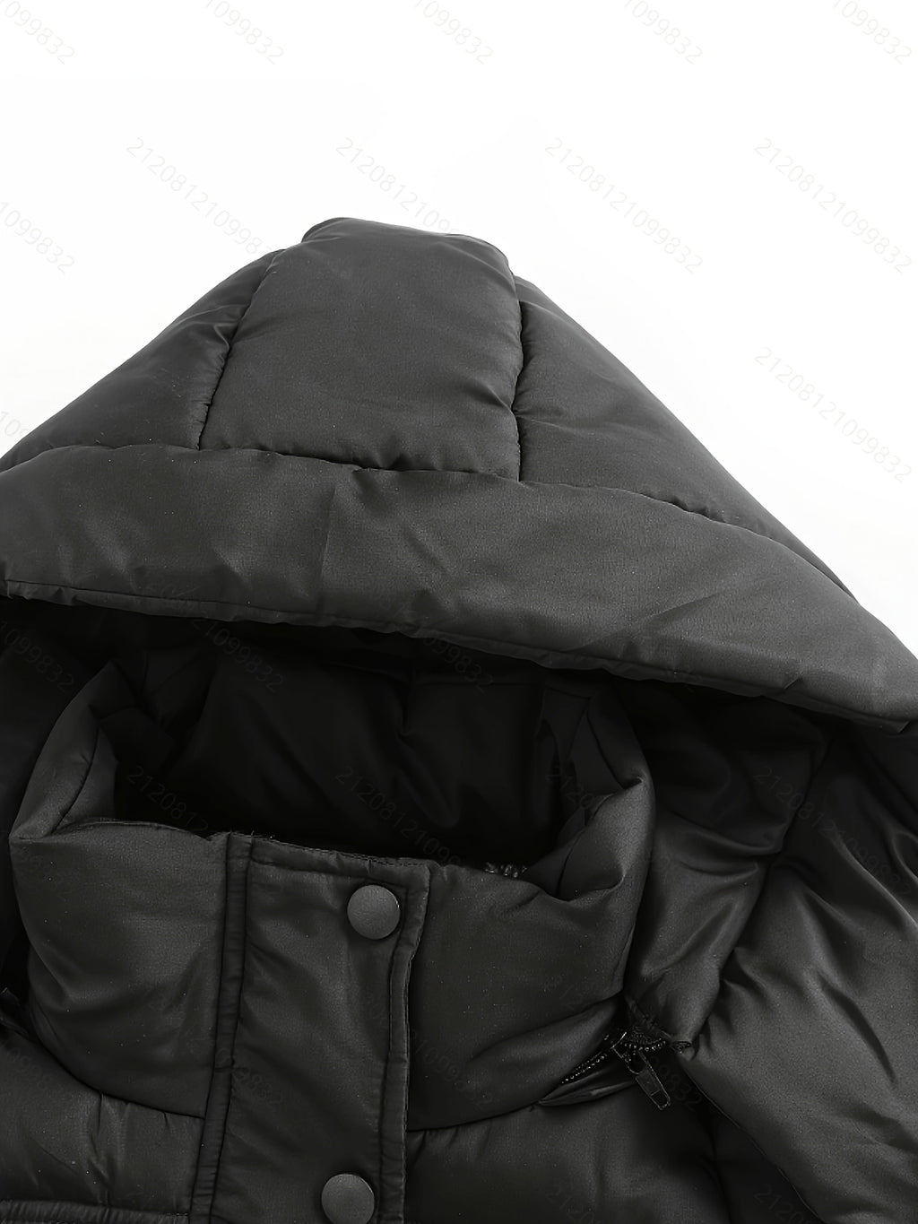 Veste grande taille, coupe oversize, longueur midi, capuche, détail du tissu