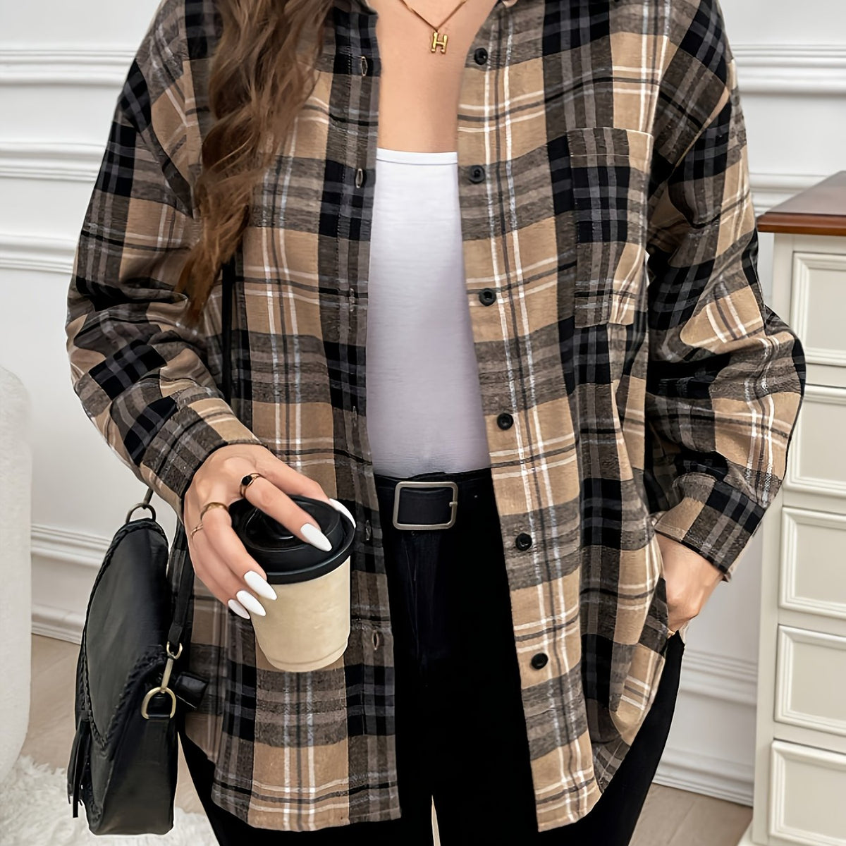 Top grande taille, coupe oversize, col mao, manches longues — matière : polyester Image
