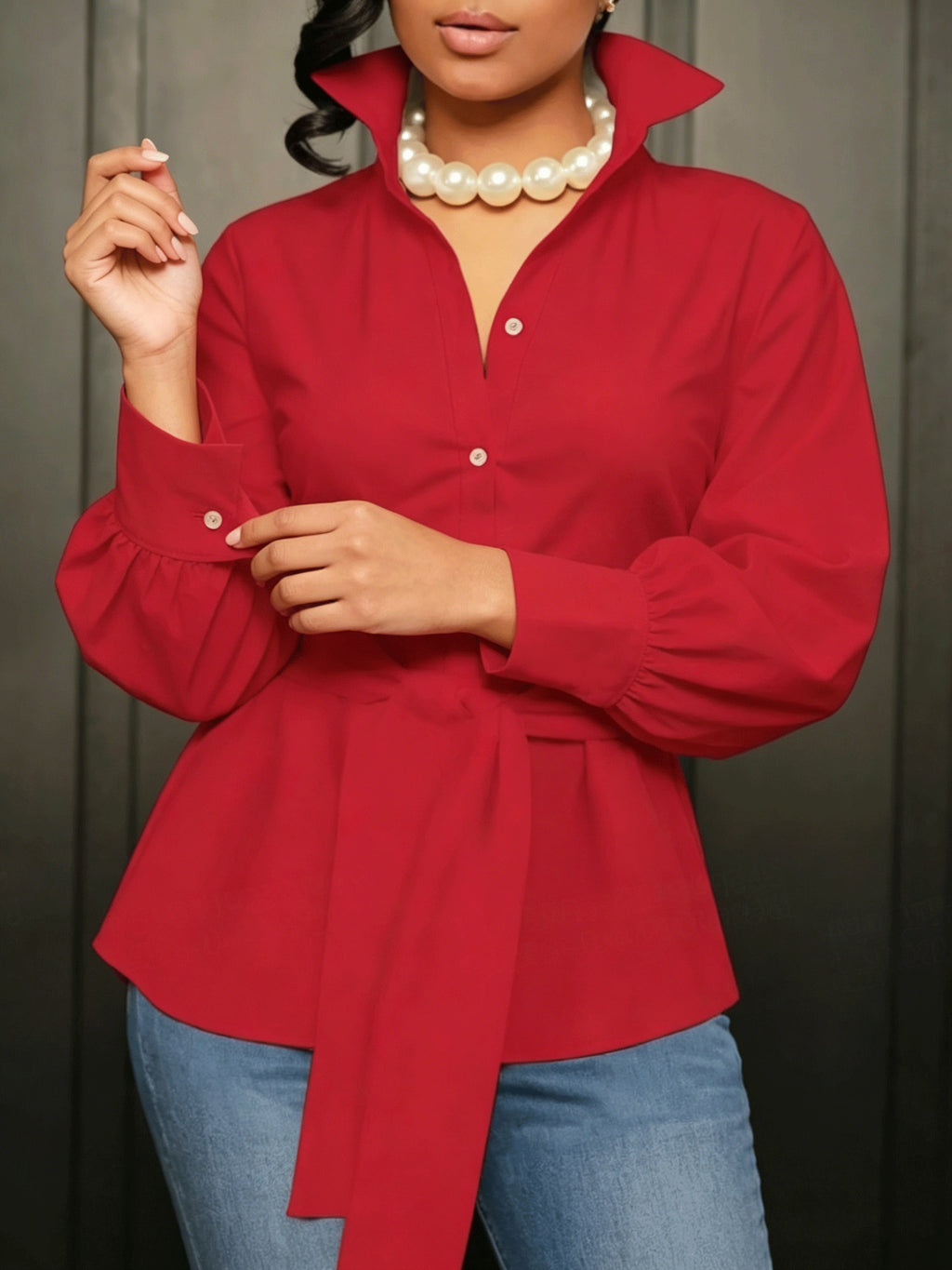 Chemise grande taille, coupe oversize, col à revers, allure élégante, porté de face