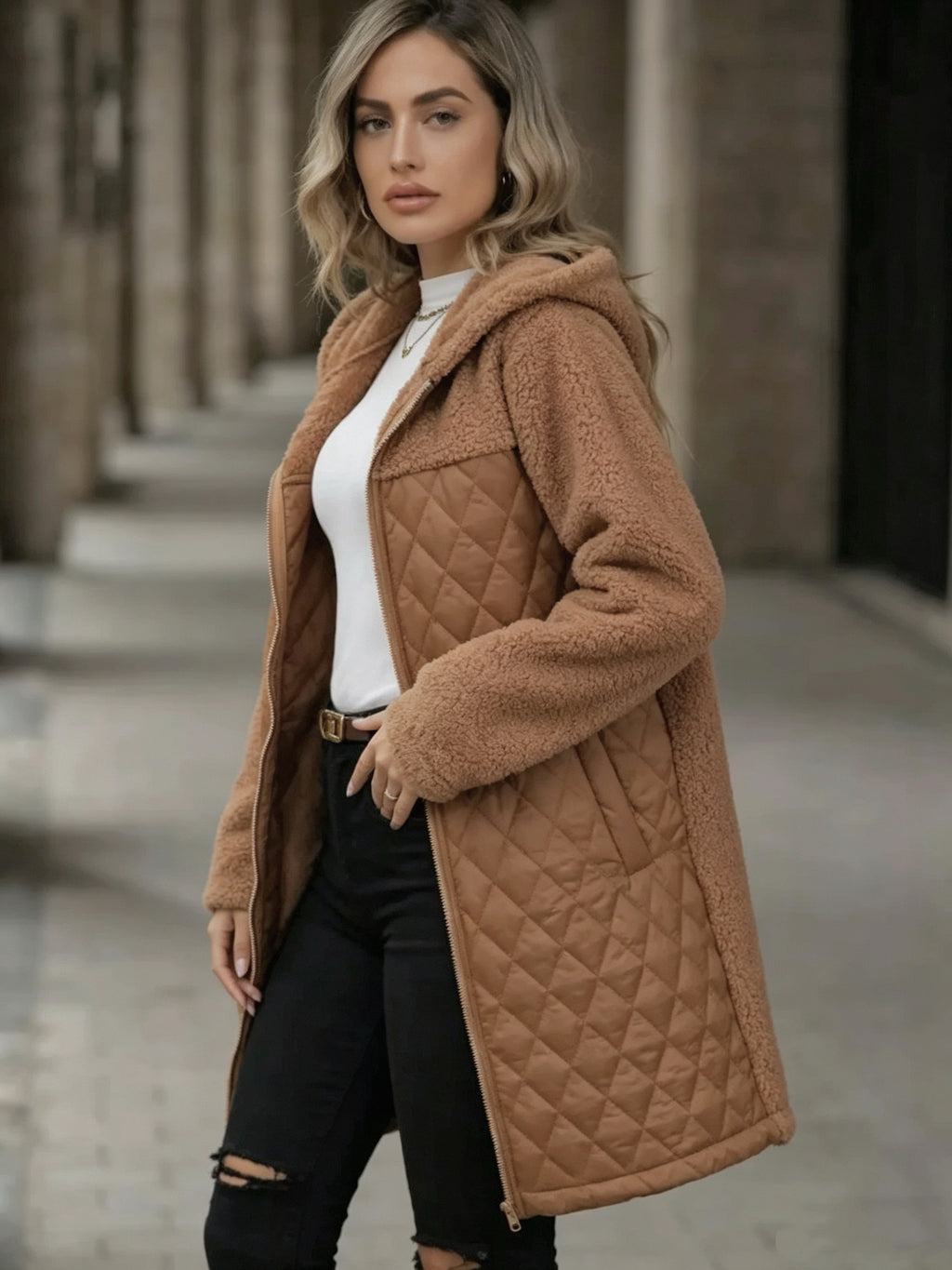 Manteau grande taille, coupe ample, fermeture zippée, capuche, tissu opaque