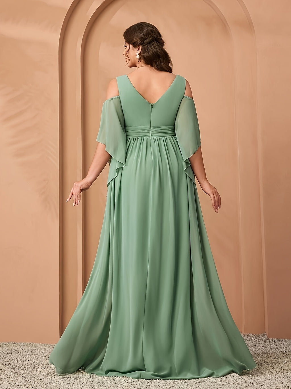 Robe longue grande taille — Vert sauge à manches cape fendues