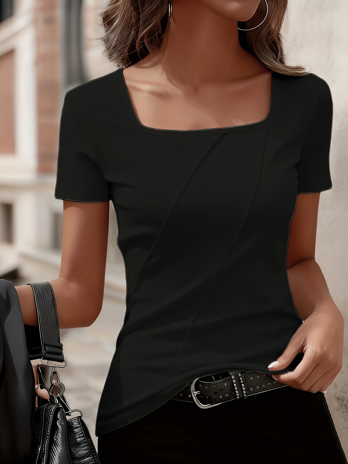 Top grande taille, coupe oversize, manches courtes, mise en situation