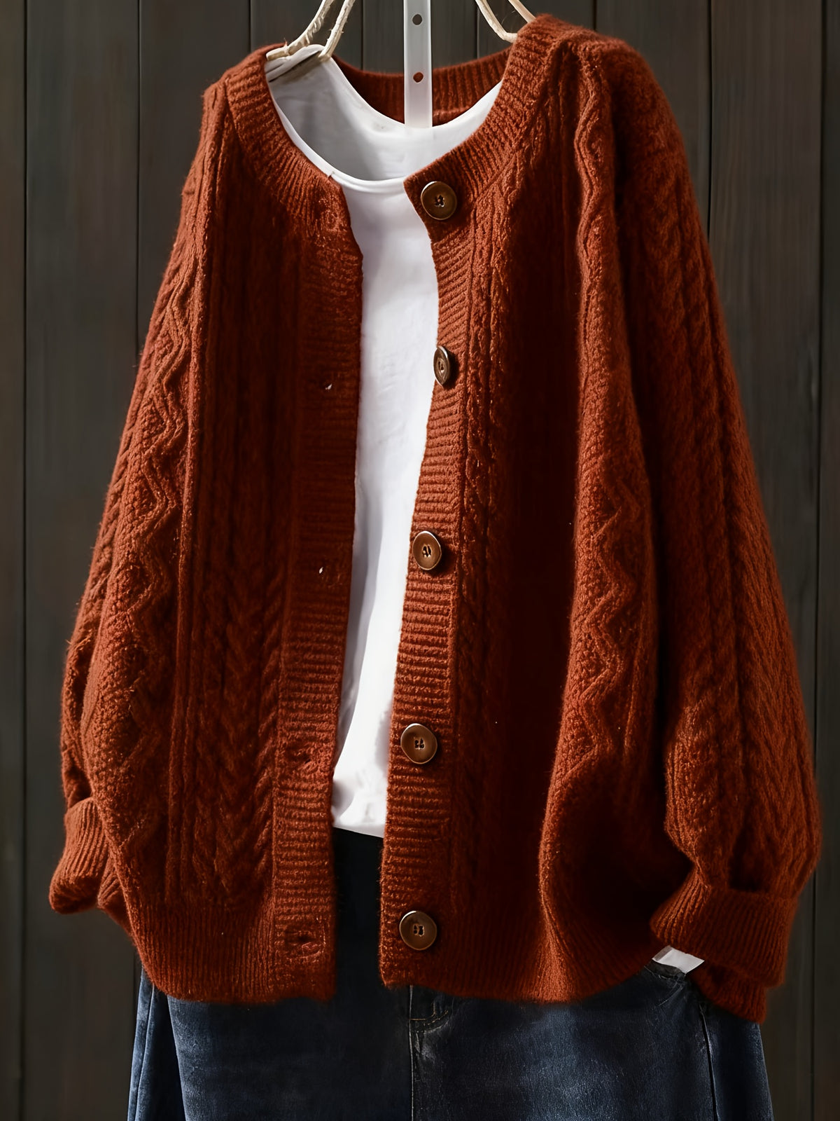 Cardigan grande taille, coupe oversize, boutonnage, manches longues, vue de profil