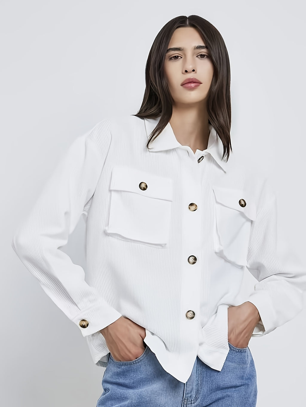 Veste grande taille en velours côtelé, col polo, boutonnage, poches pratiques, vu de dos