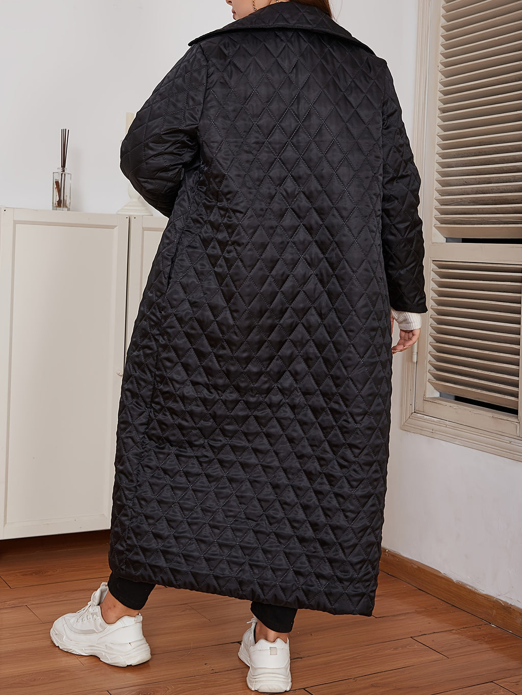 Manteau grande taille, col V, chaleur d'hiver, détail du col