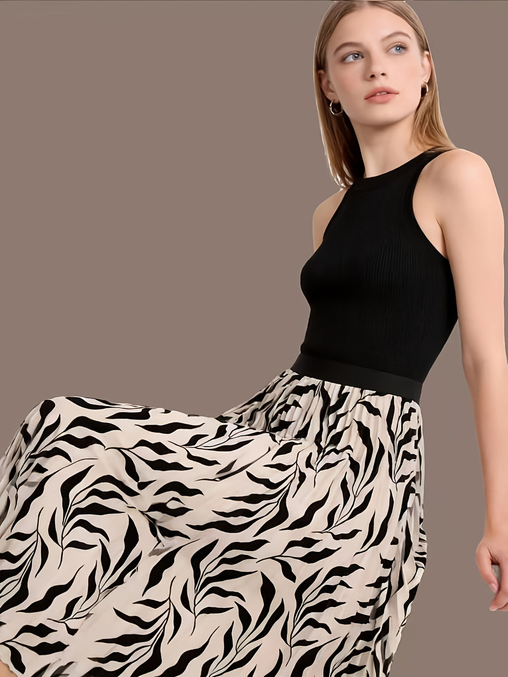 Jupe grande taille, coupe évasée, allure élégante, détail du col