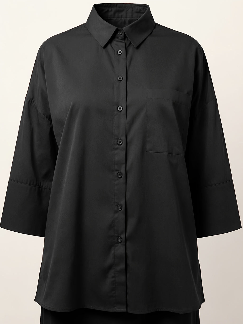 Chemise grande taille, coupe oversize, poches pratiques, porté de face