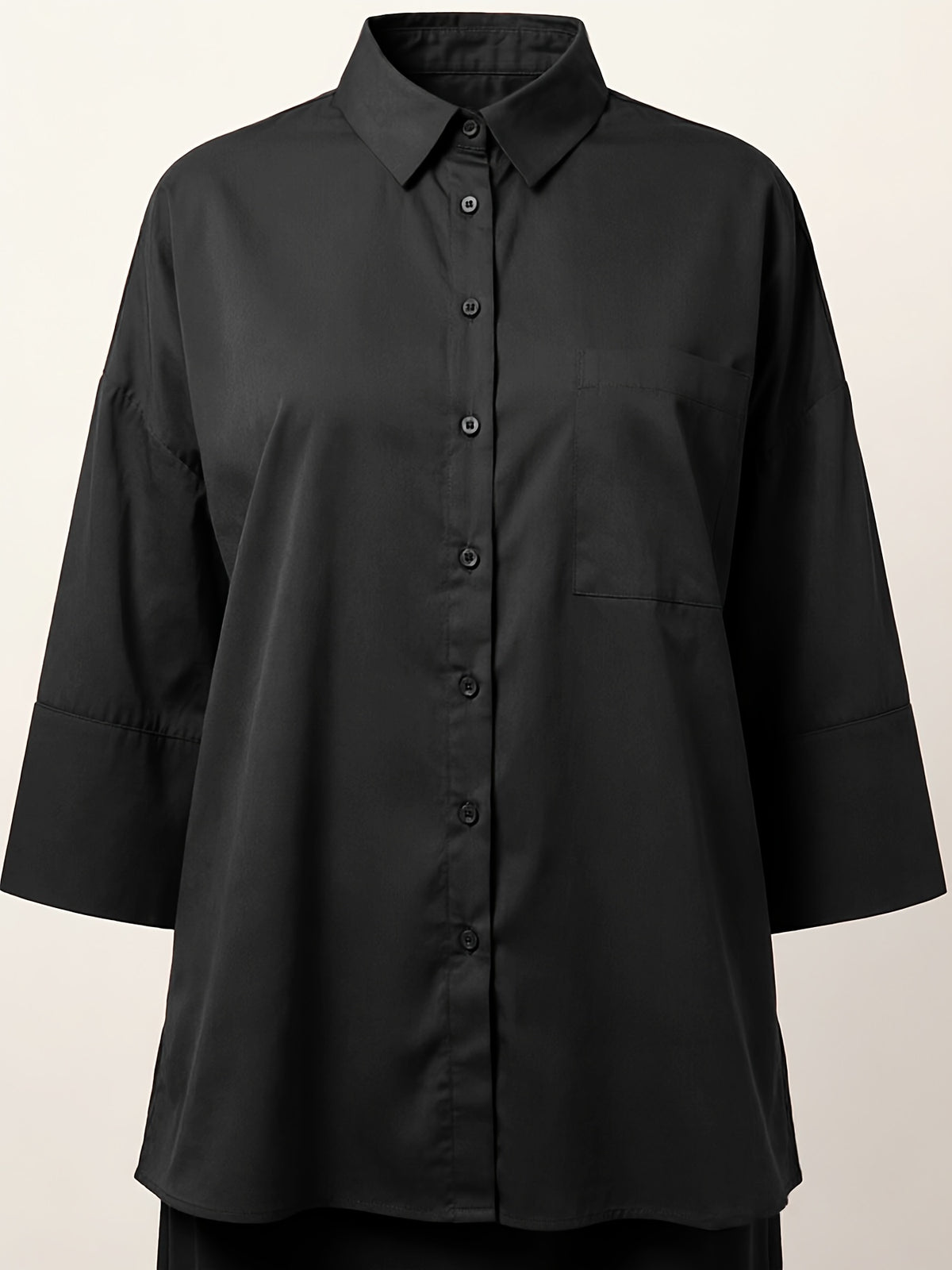 Chemise grande taille, coupe oversize, poches pratiques, porté de face