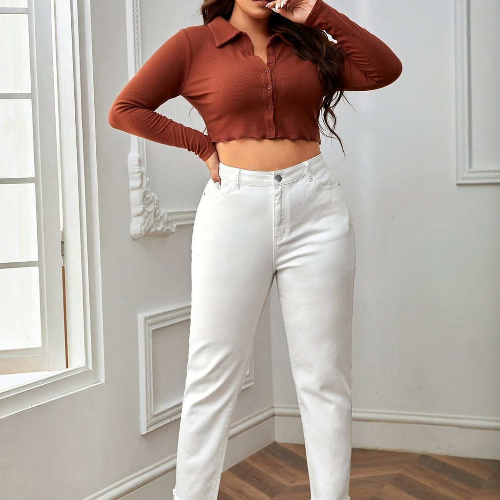 Pantalon grande taille, coupe ajustée, tenue franche — matière : denim