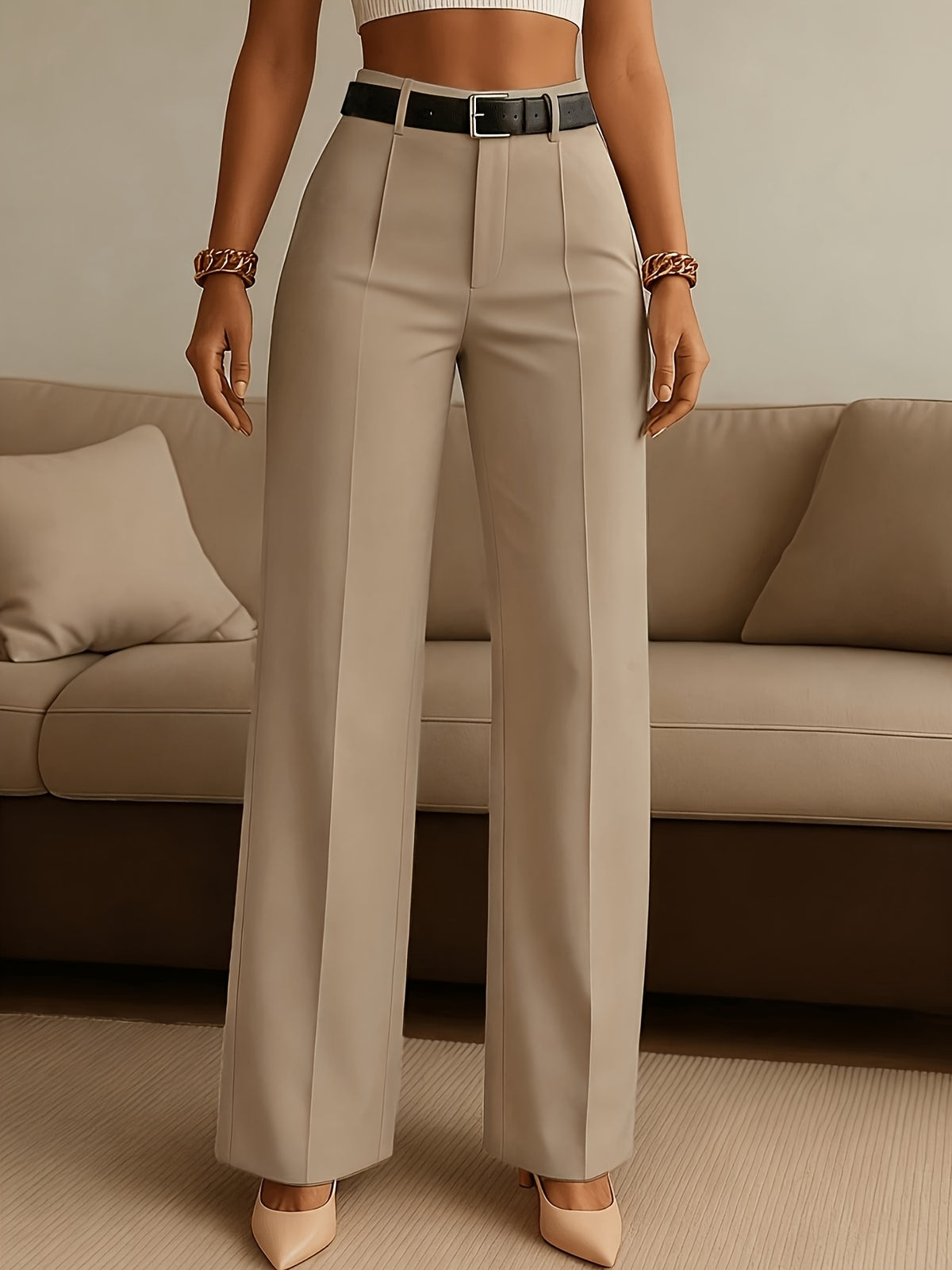 Pantalon grande taille, coupe droite, fermeture zippée, allure élégante, porté de face