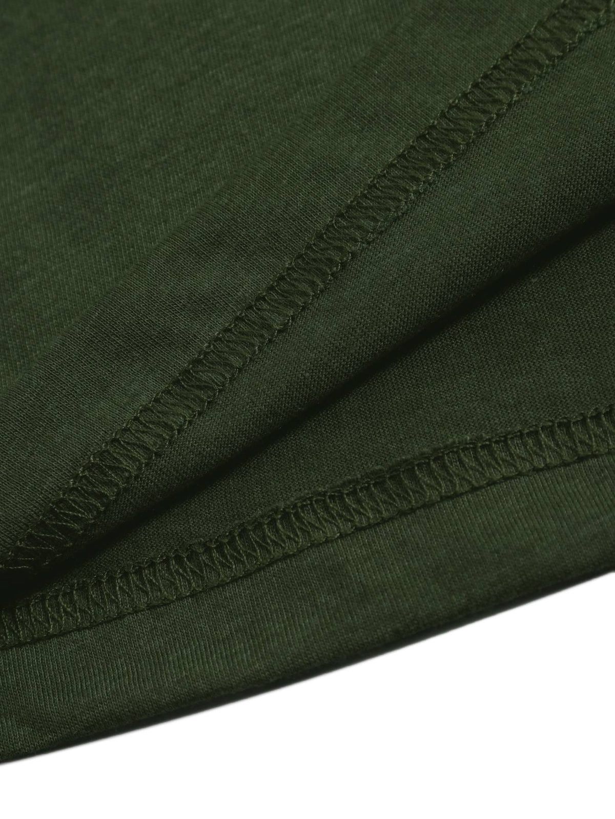 Top grande taille, coupe ample, manches longues, porté de face