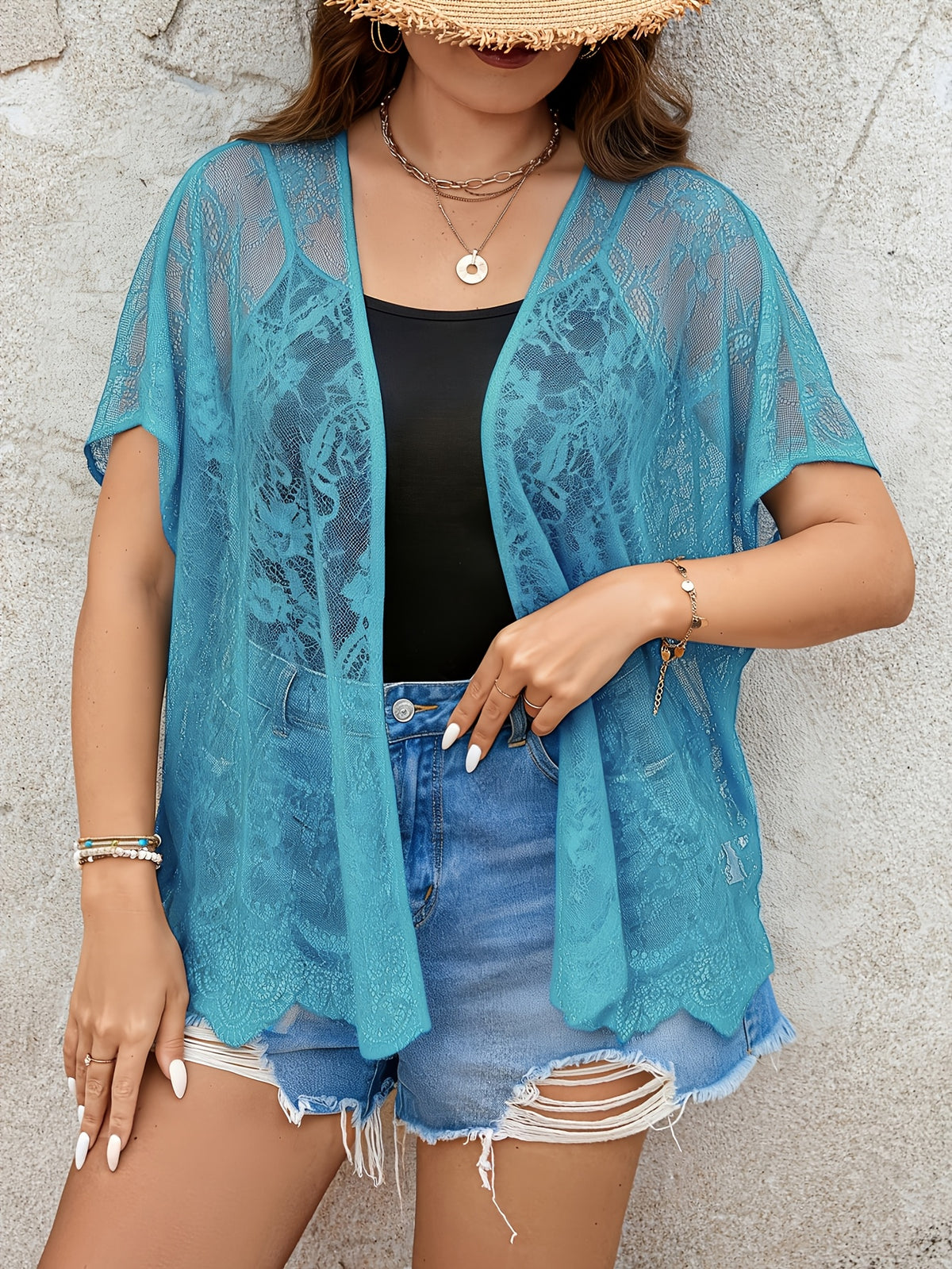 Cardigan grande taille en dentelle, manches courtes, effet ajouré, détail du col