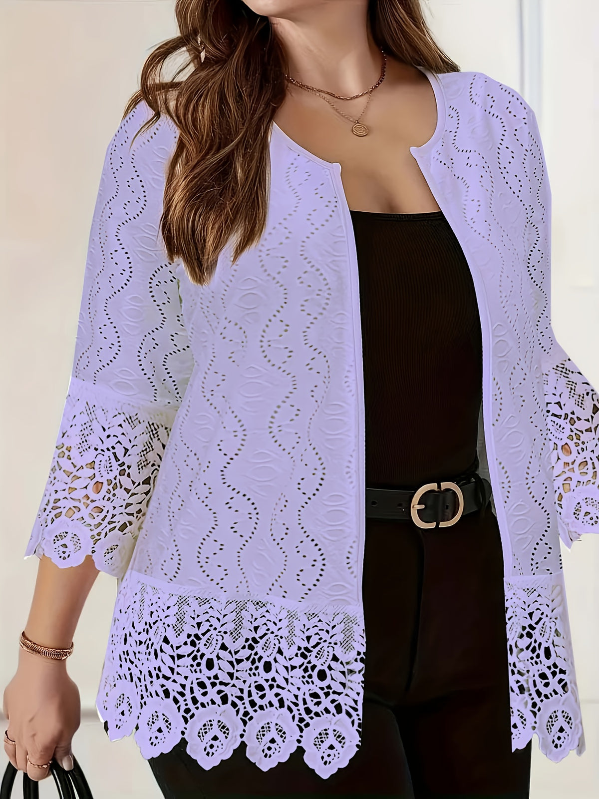 Cardigan grande taille en dentelle, dentelle contrastée, effet ajouré, vue de profil