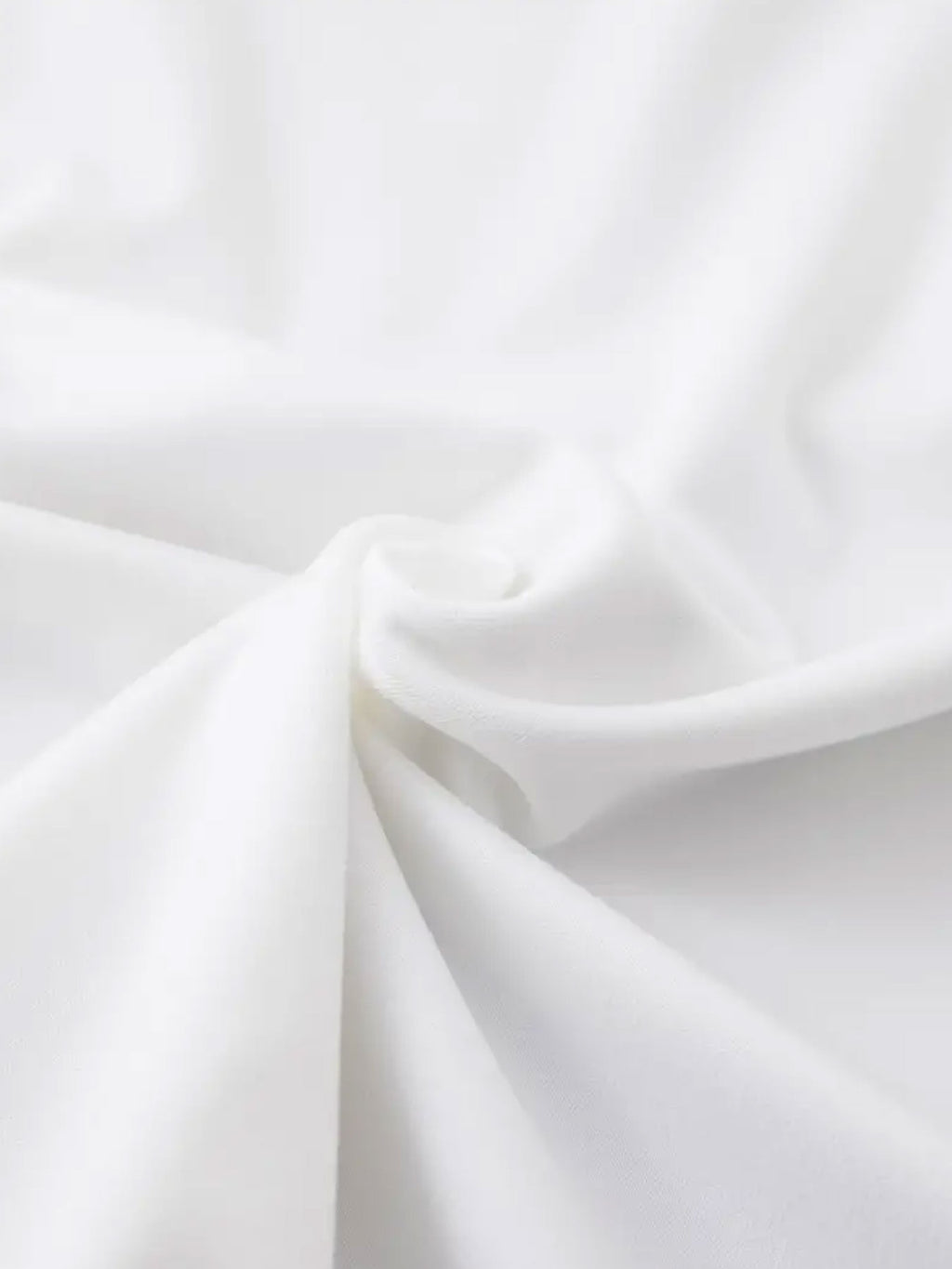 T-shirt grande taille, col rond, manches courtes, allure élégante, tissu opaque