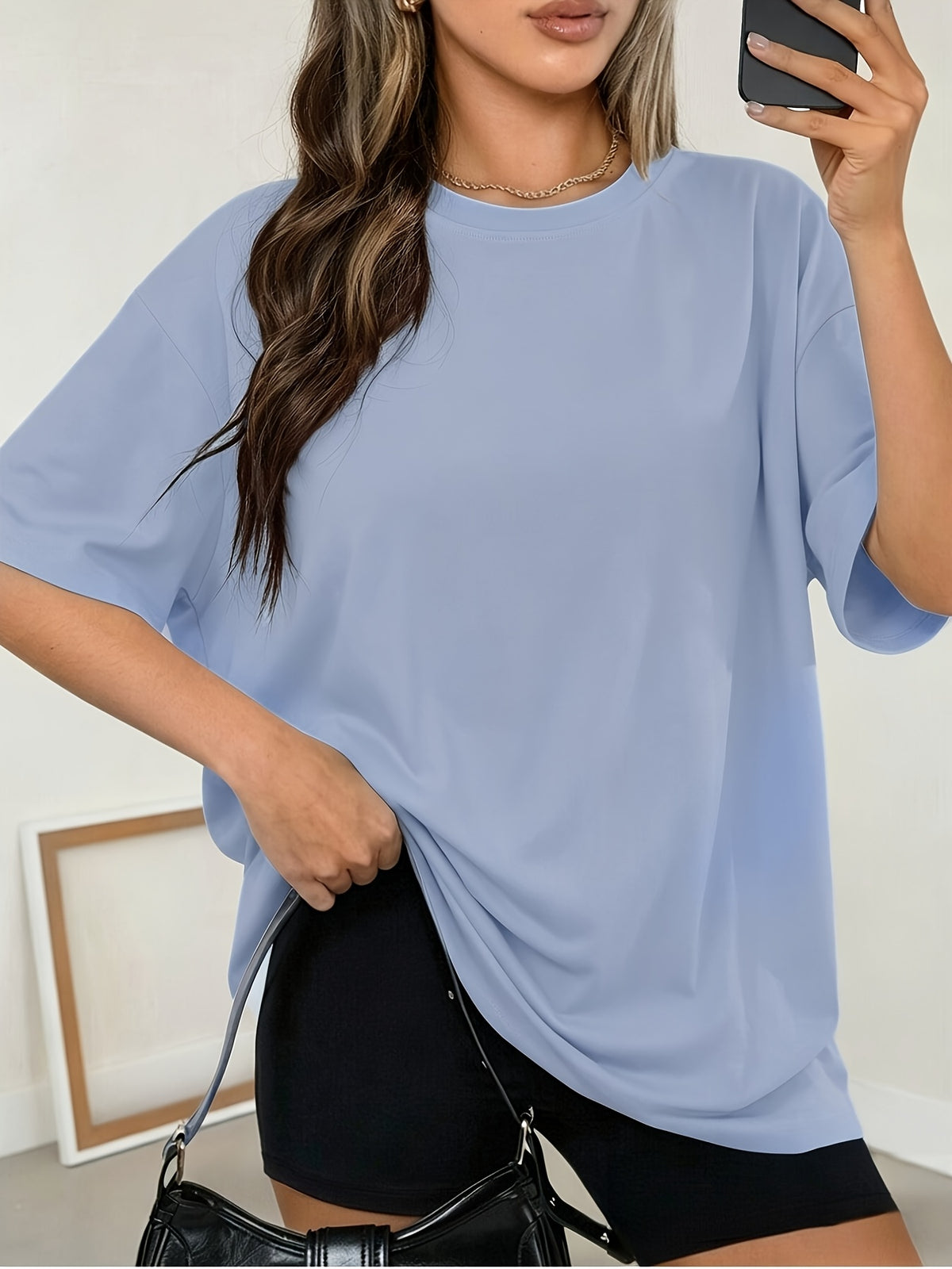 T-shirt grande taille, coupe ample, manches courtes, esprit sportif, vue de profil