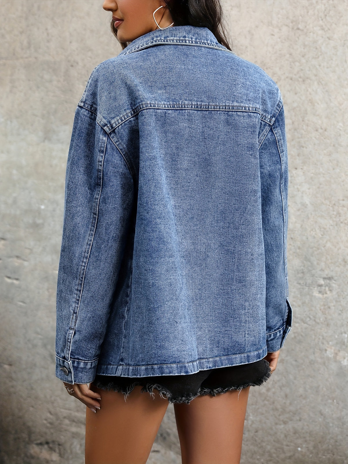 Veste grande taille, coupe ample, col à revers, boutonnage, vu de dos