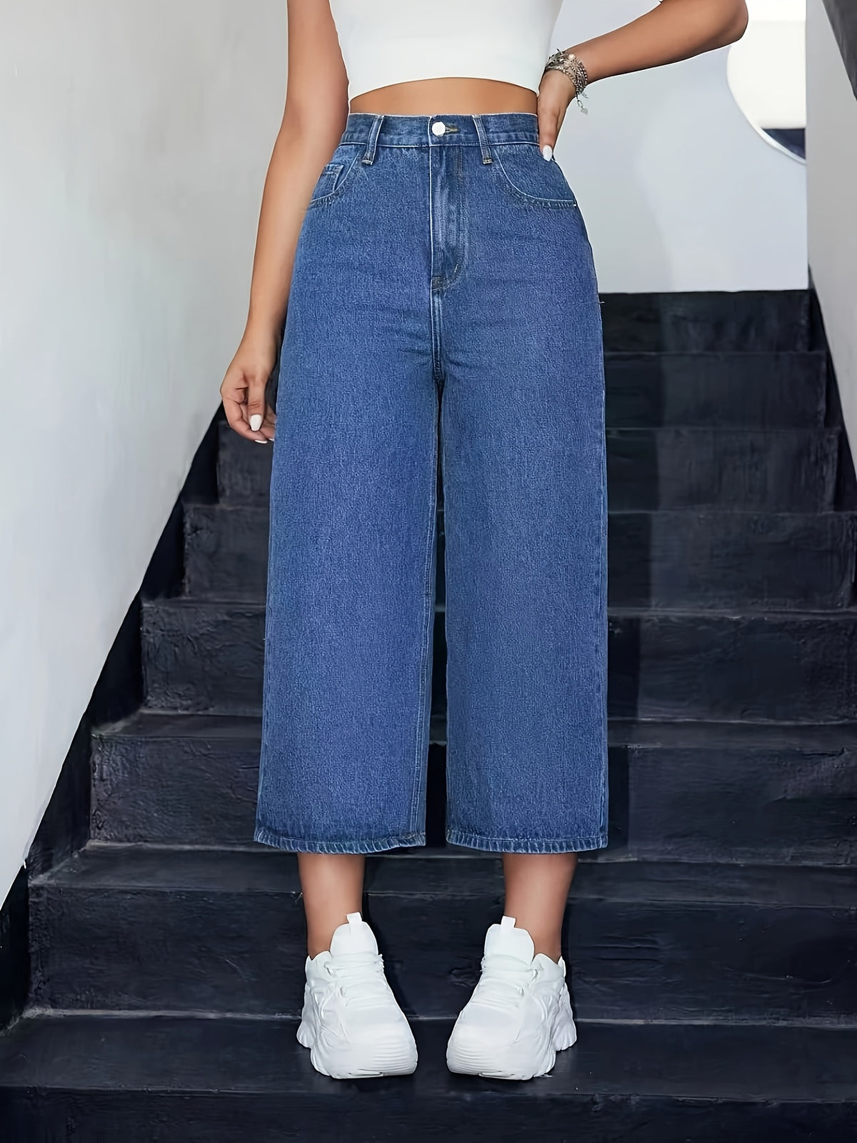 Jean grande taille, coupe oversize, manches trois-quarts, poches pratiques — composition : 55% Viscose, 43% Polyester, 2% Élasthanne
