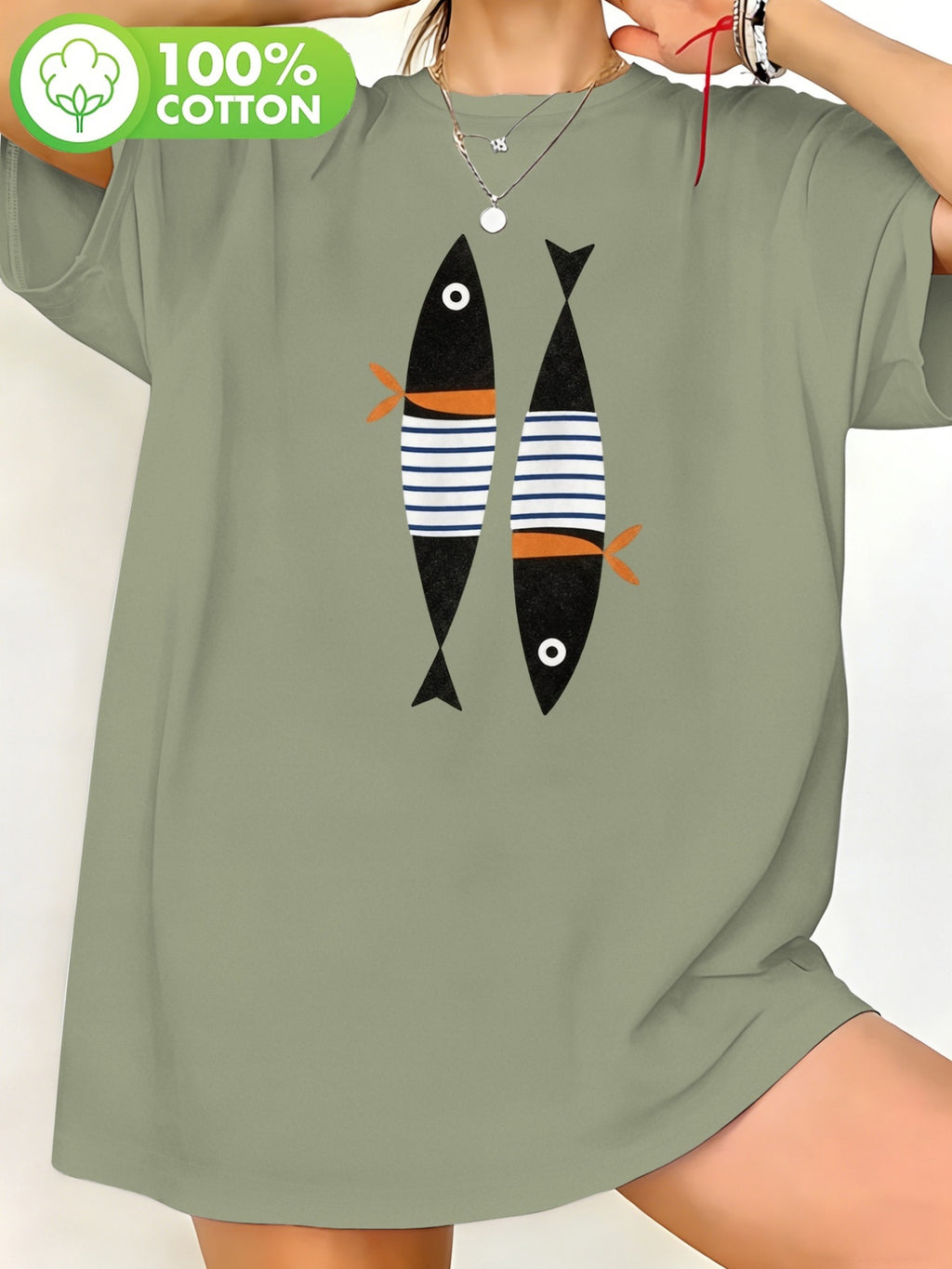 T-shirt grande taille, coupe ample, col rond, manches courtes, porté de face