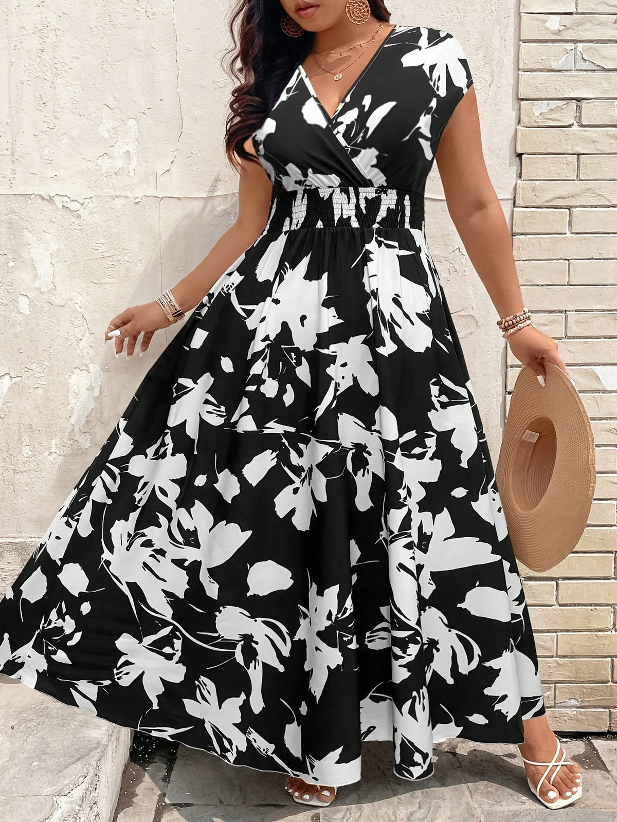 Robe longue grande taille — Grandes fleurs, taille froncée