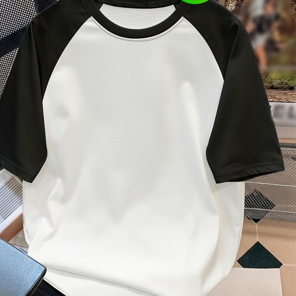 Vêtement grande taille, manches courtes, toucher naturel, détail du tissu