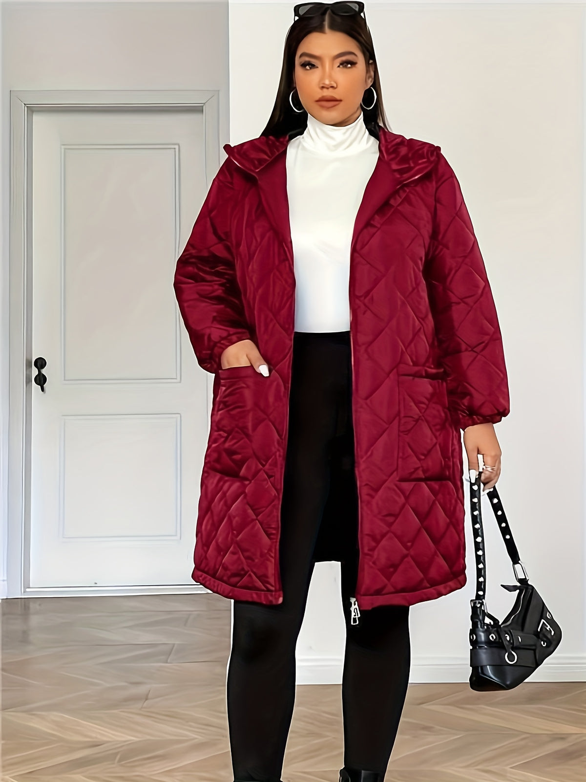 Manteau grande taille, coupe oversize, longueur midi, capuche, vue de profil