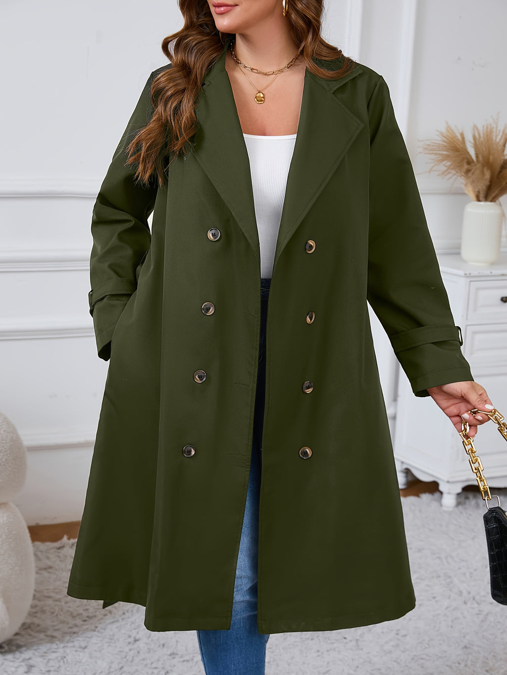 Manteau grande taille, coupe longue, col à revers, boutonnage, gros plan