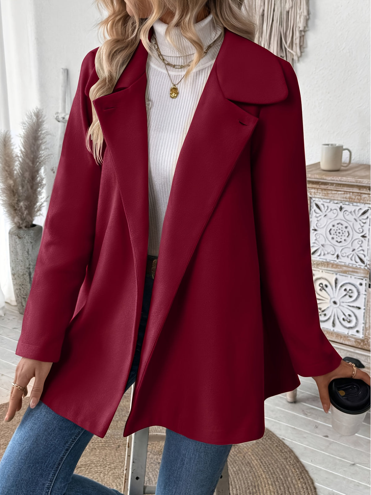 Manteau grande taille, col à revers, boutonnage, manches longues, mise en situation