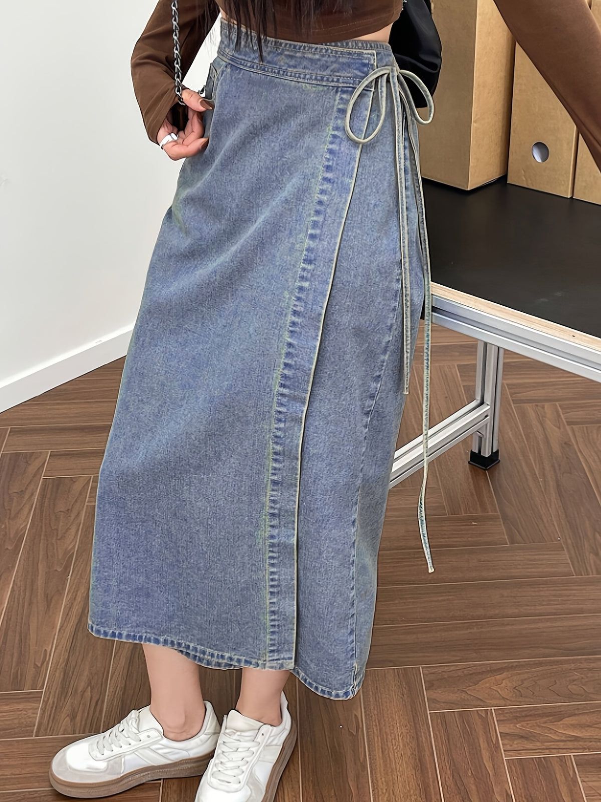 Jupe grande taille à imprimé géométrique, coupe oversize, fente, tenue franche, vu de dos