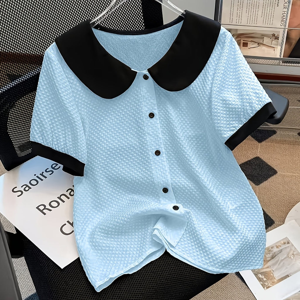 Chemise grande taille, boutonnage, manches courtes, allure élégante, détail du tissu