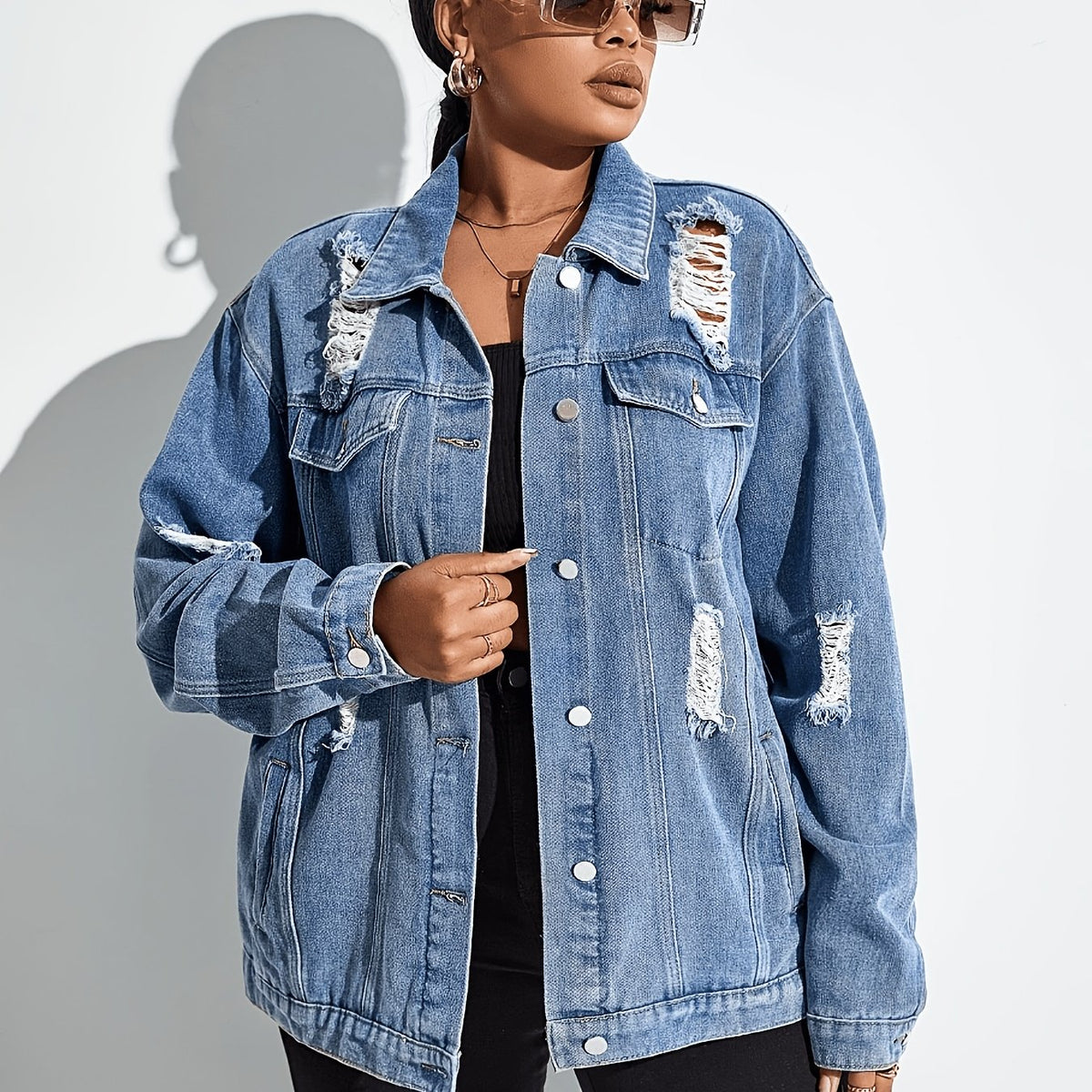 Veste grande taille, coupe oversize, délavage doux, tenue franche — matière : denim