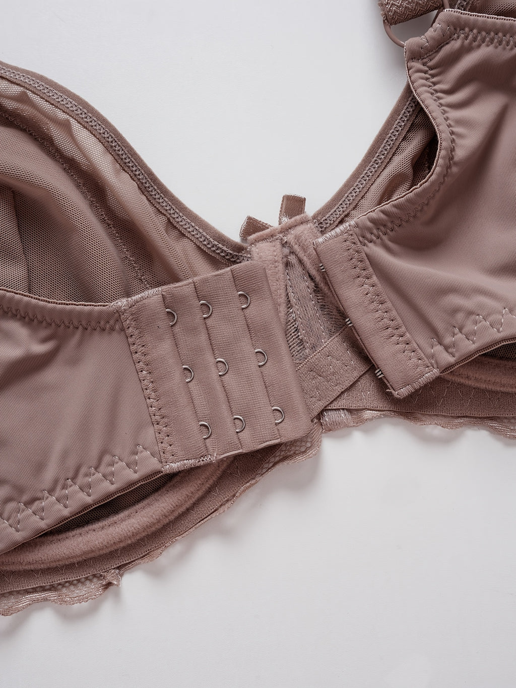 Soutien-gorge grande taille, maille transparente et dentelle