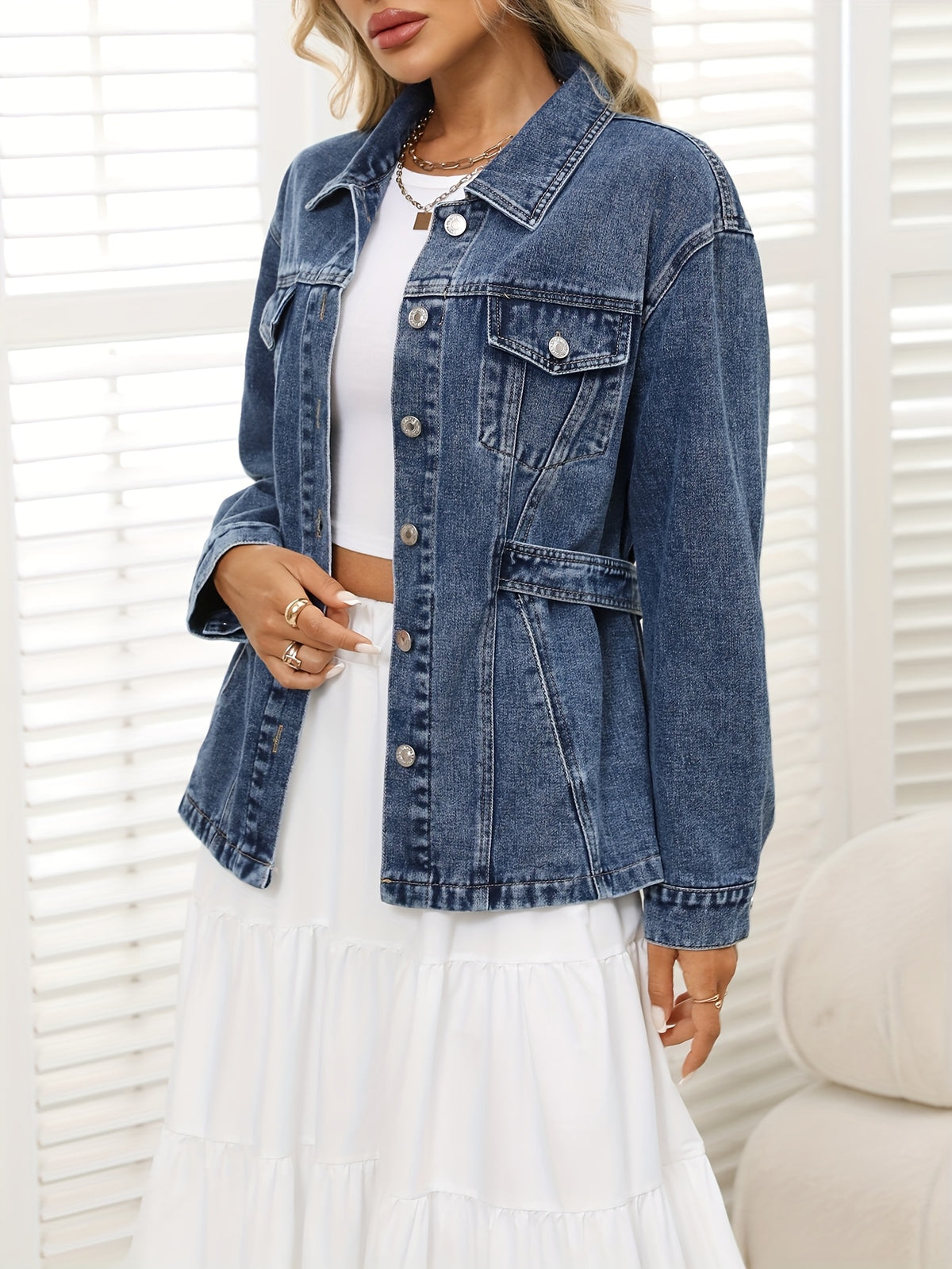 Veste grande taille, col à revers, boutonnage, manches longues, vu de dos
