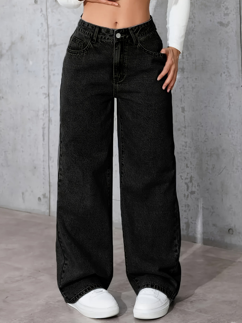 Pantalon grande taille, coupe droite, délavage doux, poches pratiques