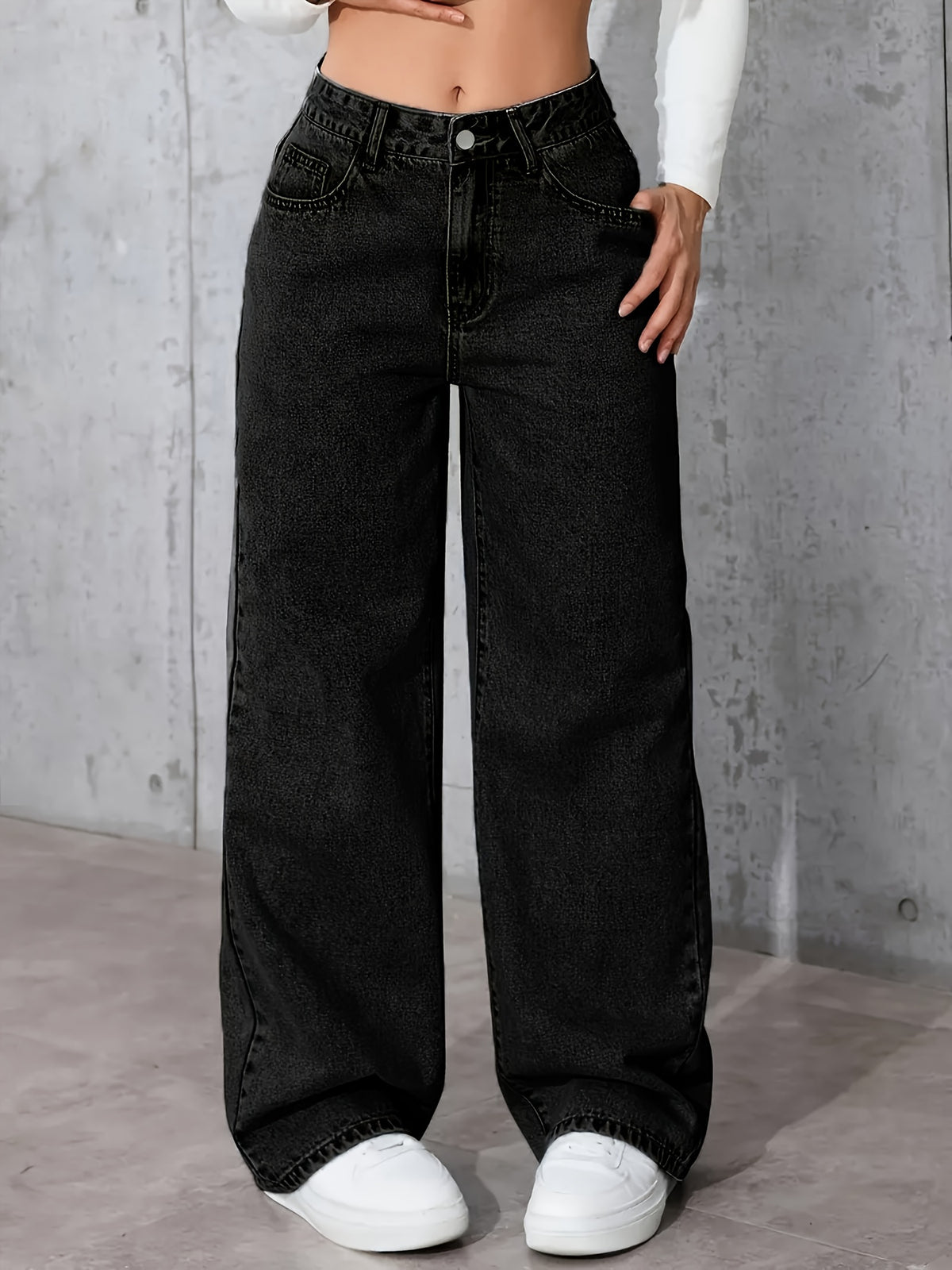 Pantalon grande taille, coupe droite, délavage doux, poches pratiques
