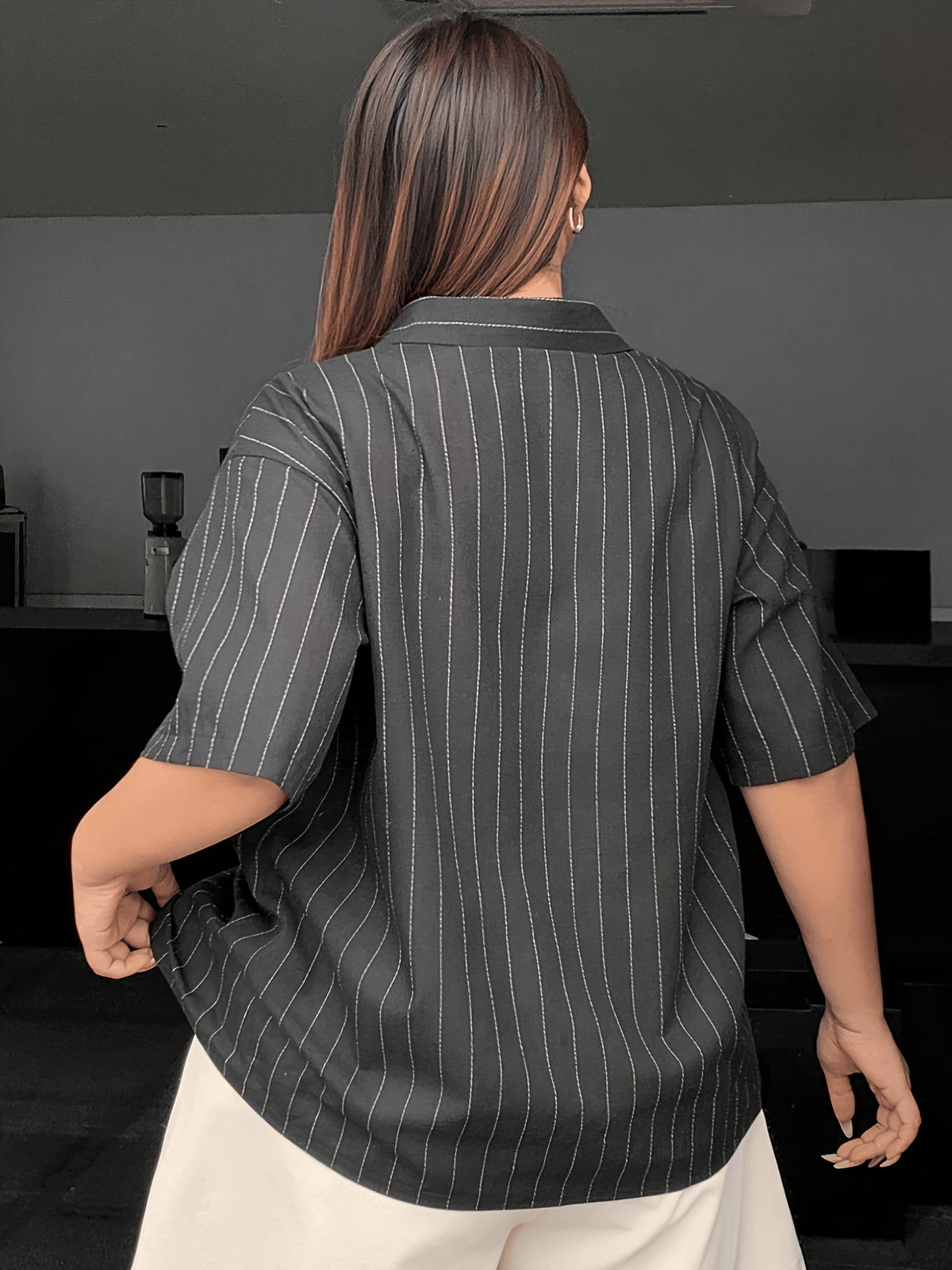 Veste grande taille à rayures, coupe oversize, manches courtes, porté de face
