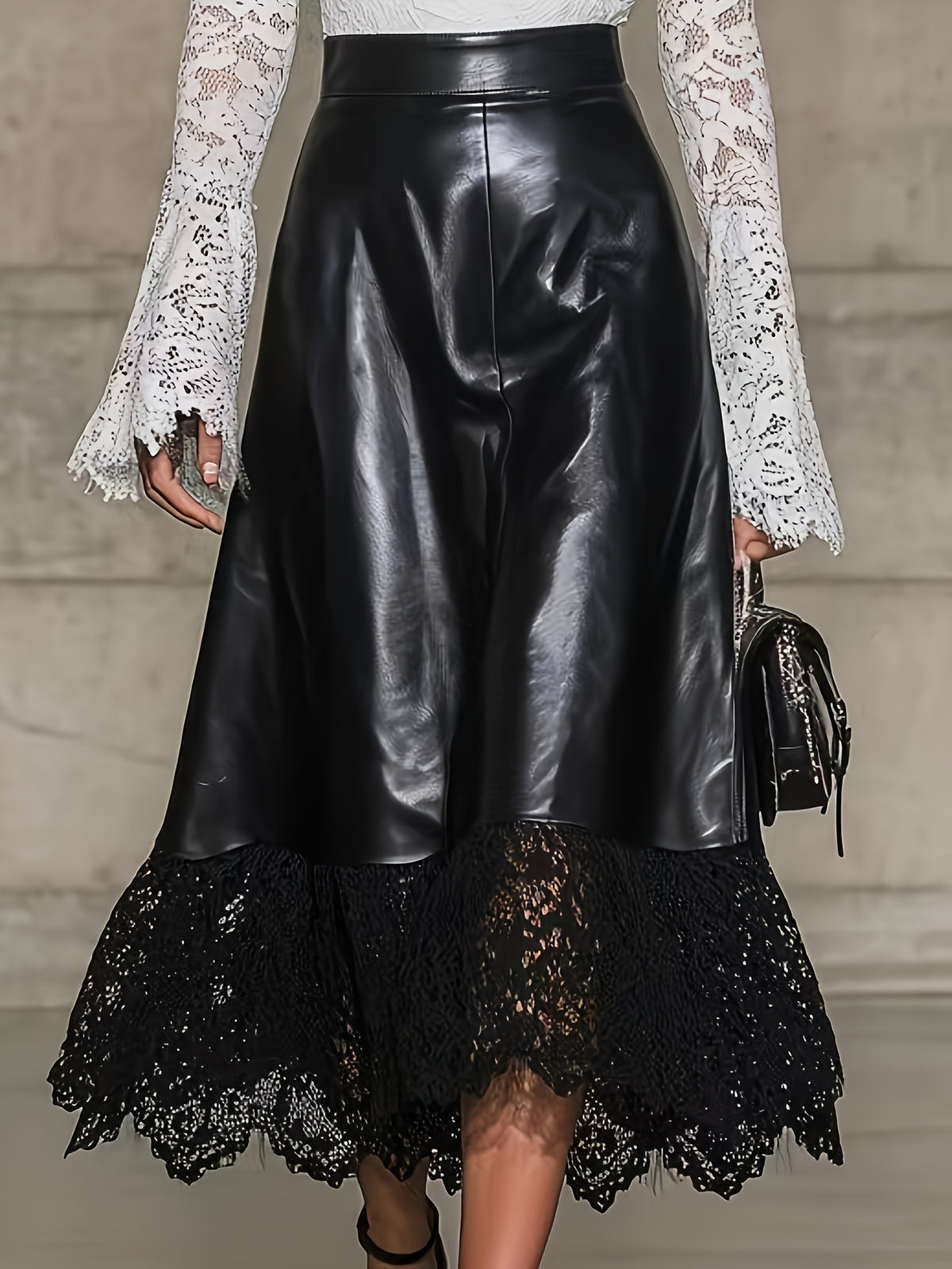 Jupe grande taille en dentelle, coupe évasée, effet ajouré — composition : 95% Polyester, 5% Élasthanne Image