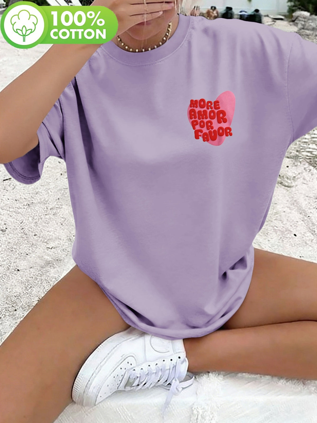 T-shirt grande taille, coupe ample, col rond, manches courtes, vue de profil
