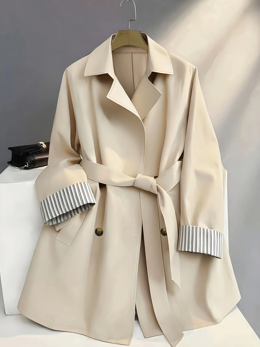 Manteau grande taille à rayures, coupe ample, ceinture assortie — composition : 100% Polyester