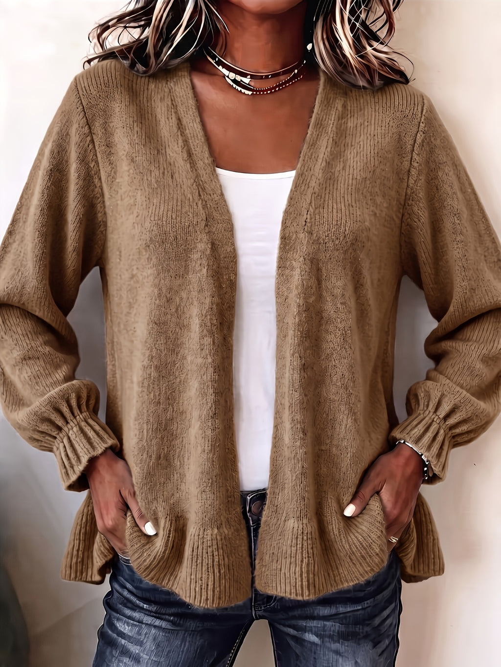 Cardigan grande taille, coupe ample, volants, manches longues, détail du tissu