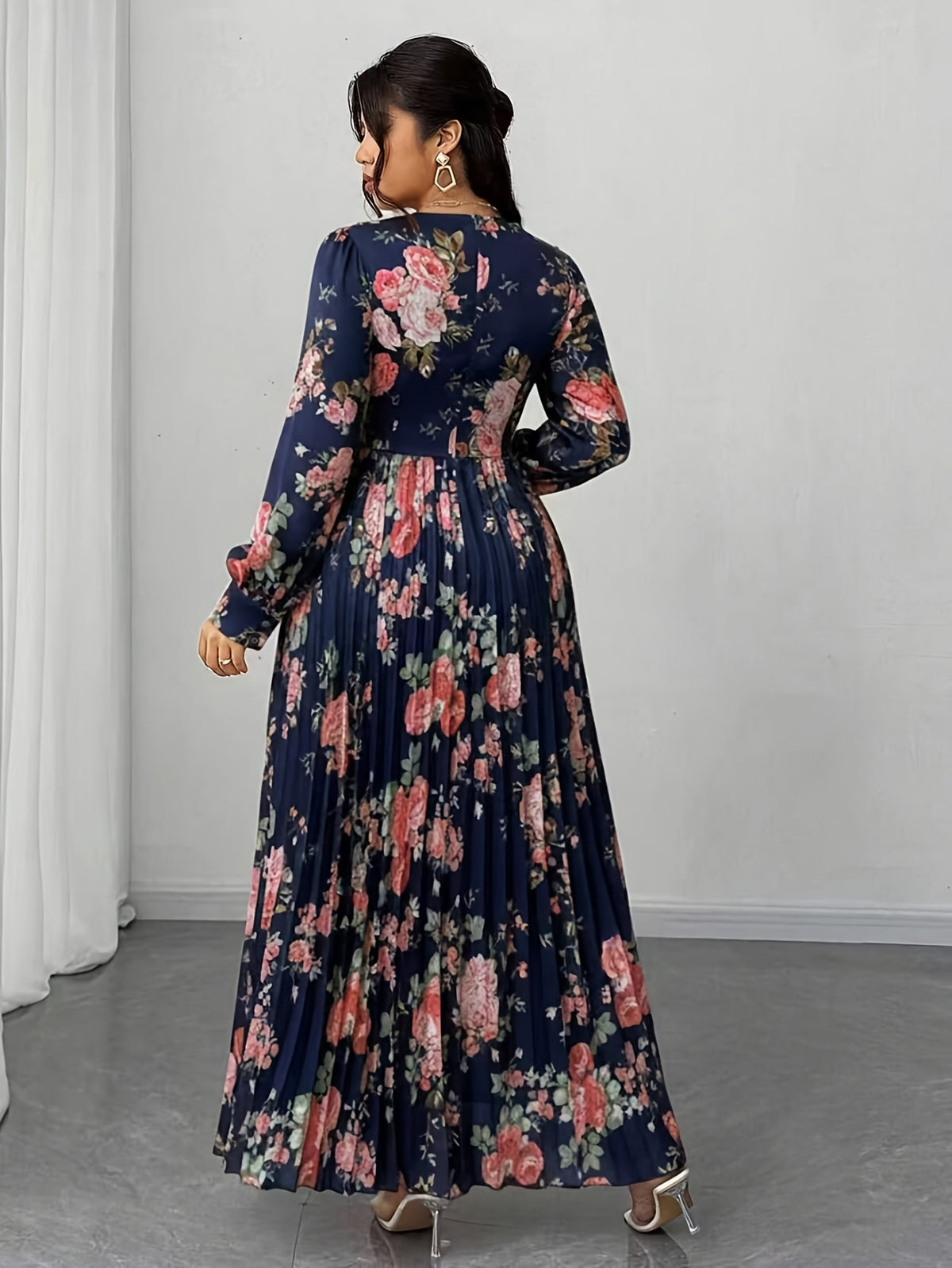 Robe longue grande taille — Roses, cache-cœur plissé soleil