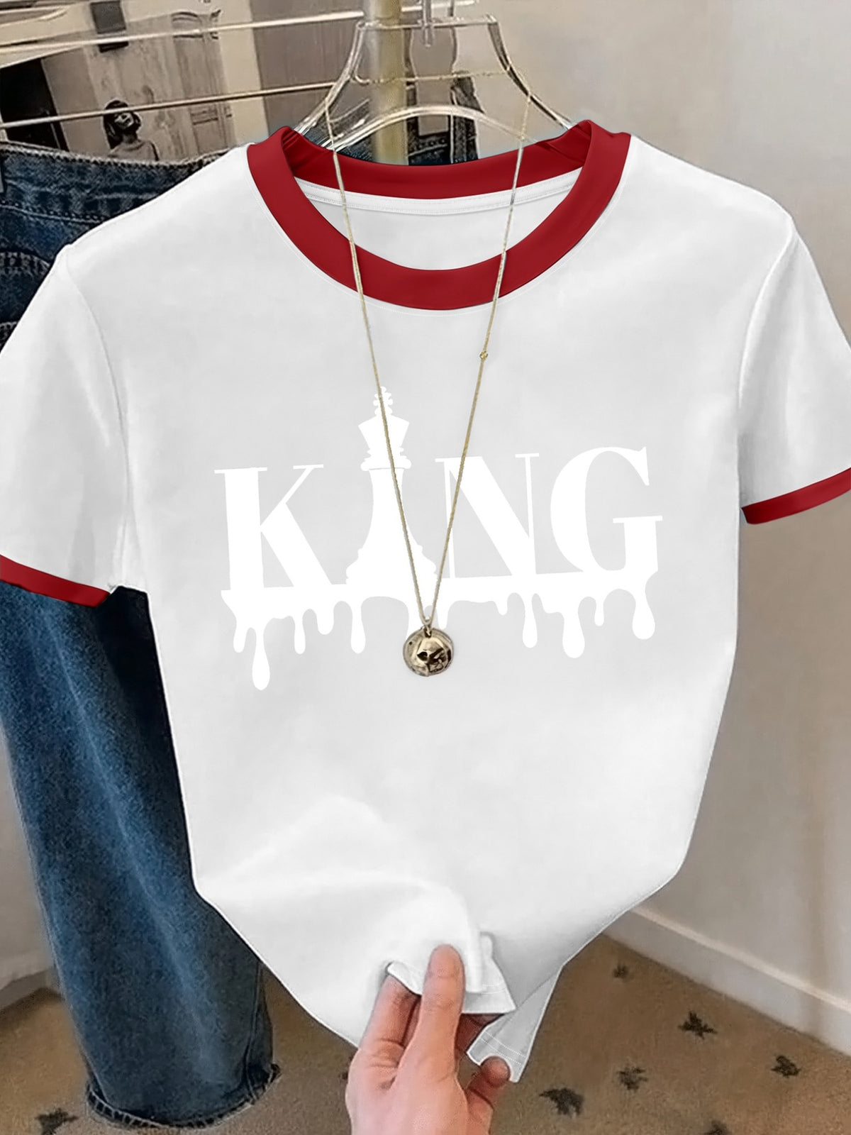 T-shirt grande taille, col rond, manches courtes, esprit décontracté, porté de face