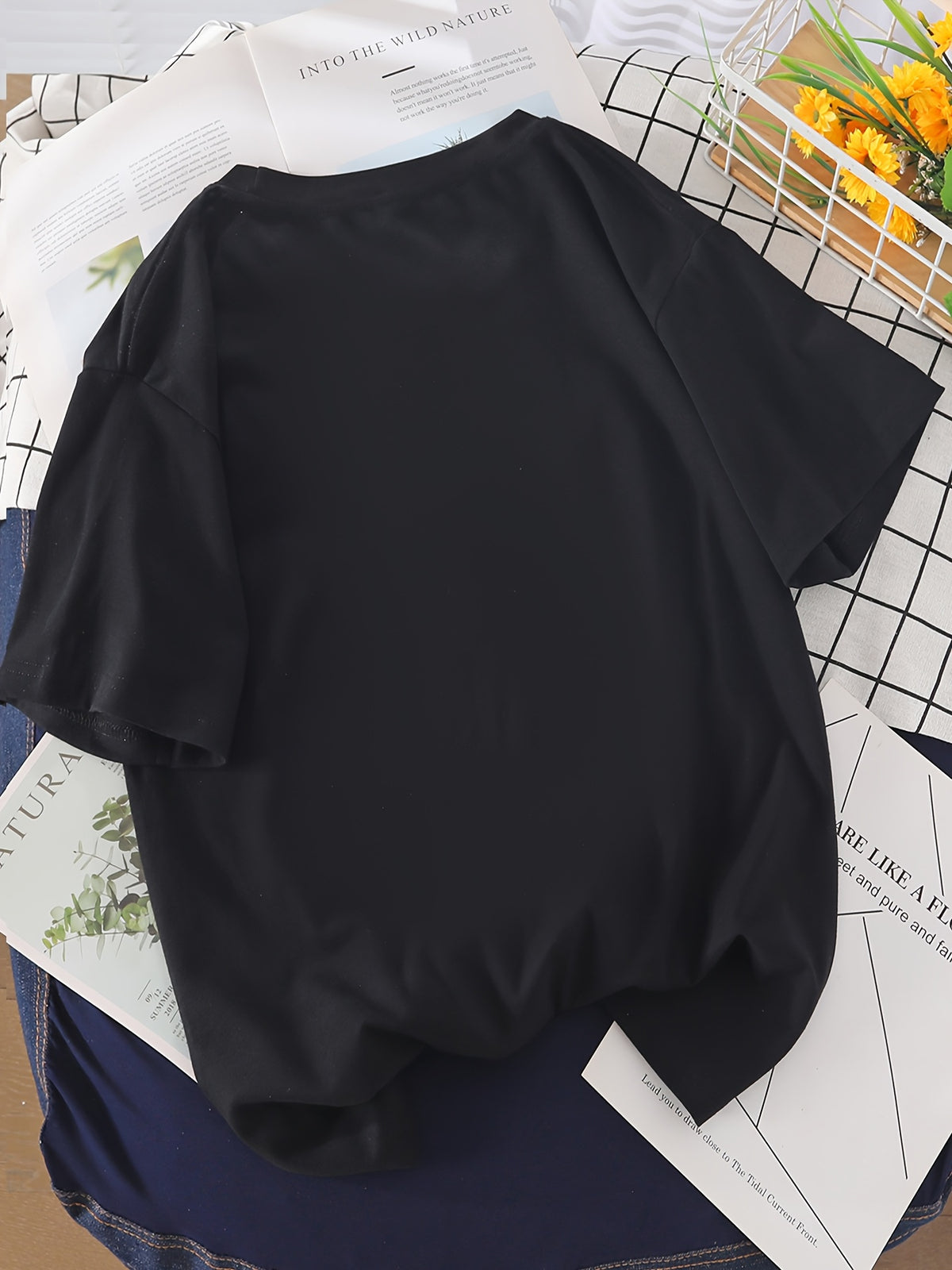 T-shirt grande taille, col rond, manches courtes, esprit décontracté Image