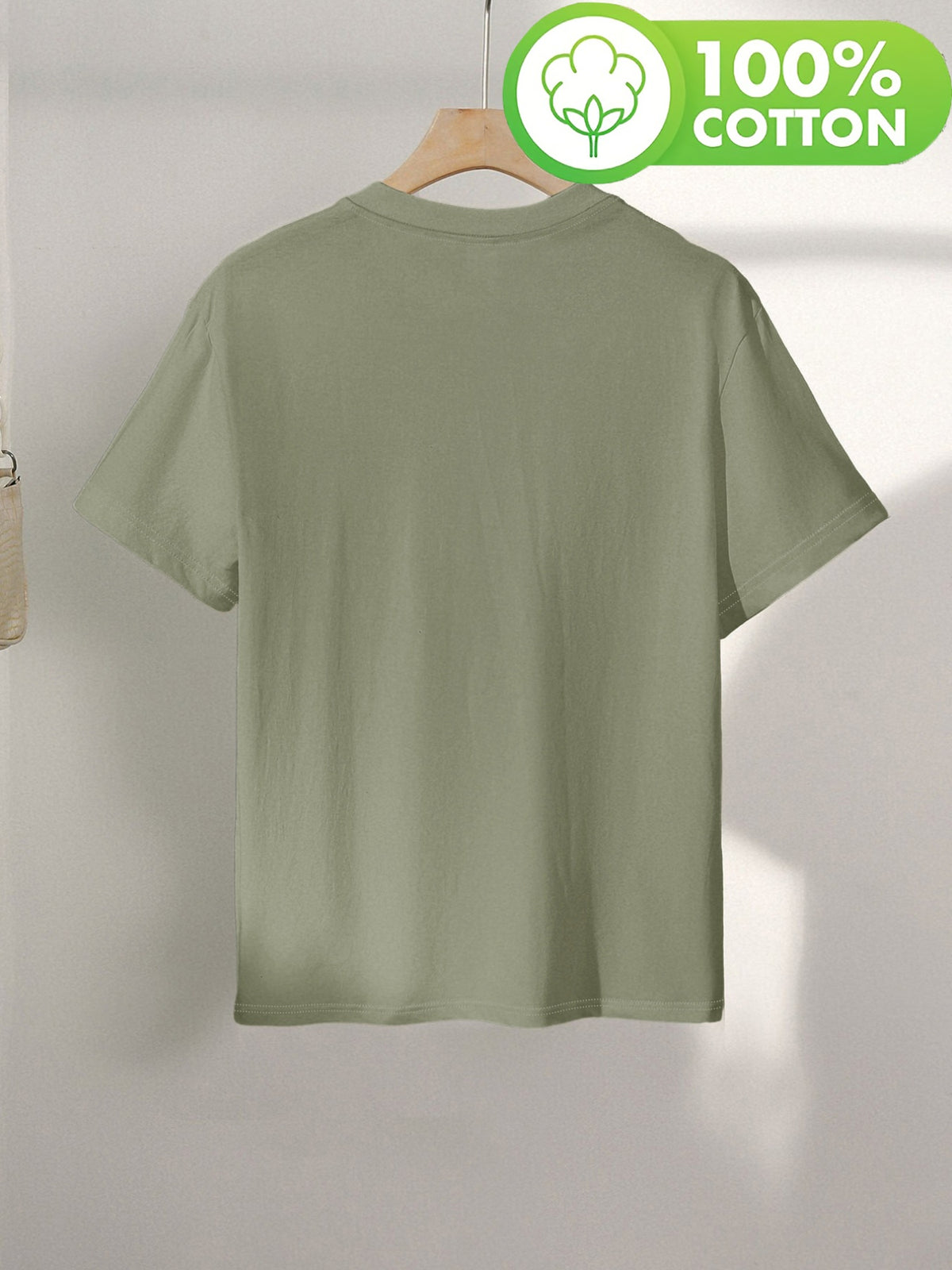 T-shirt grande taille, coupe ample, col rond, manches courtes, gros plan
