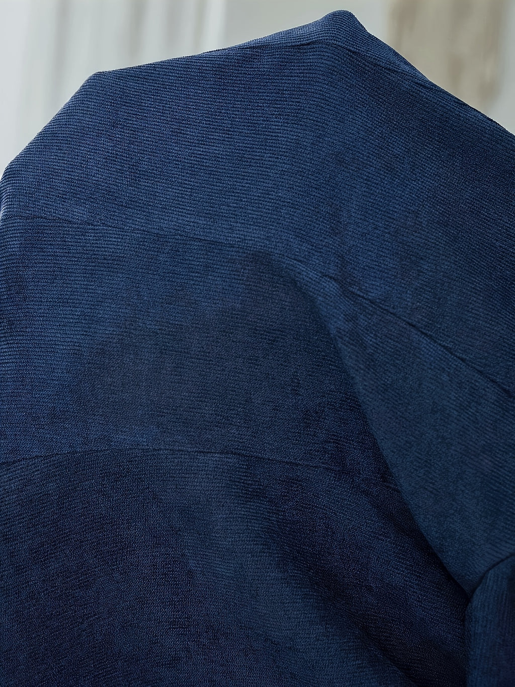 Veste grande taille, coupe oversize, manches longues, tissu léger, vu de dos