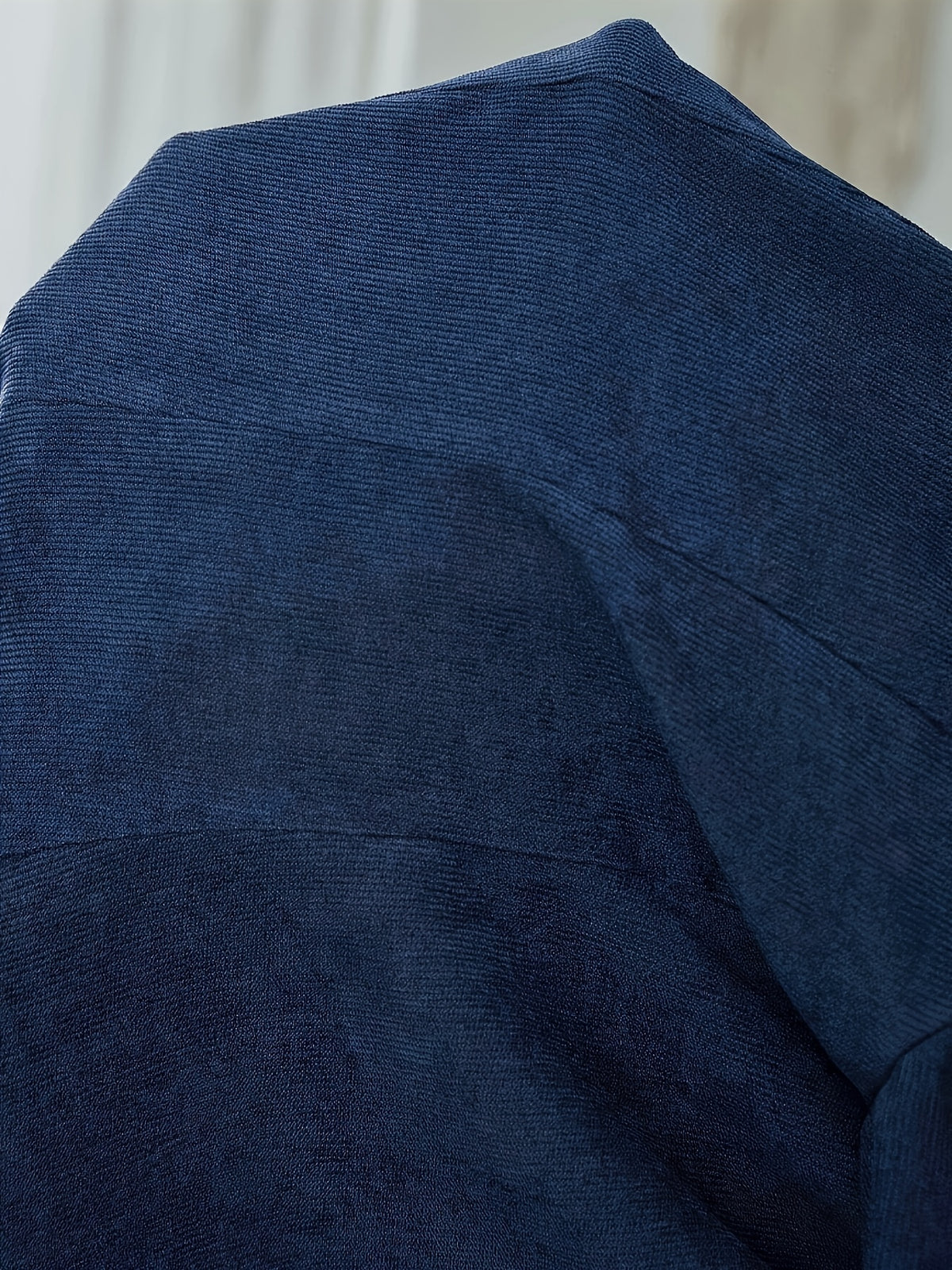 Veste grande taille, coupe oversize, manches longues, tissu léger, vu de dos