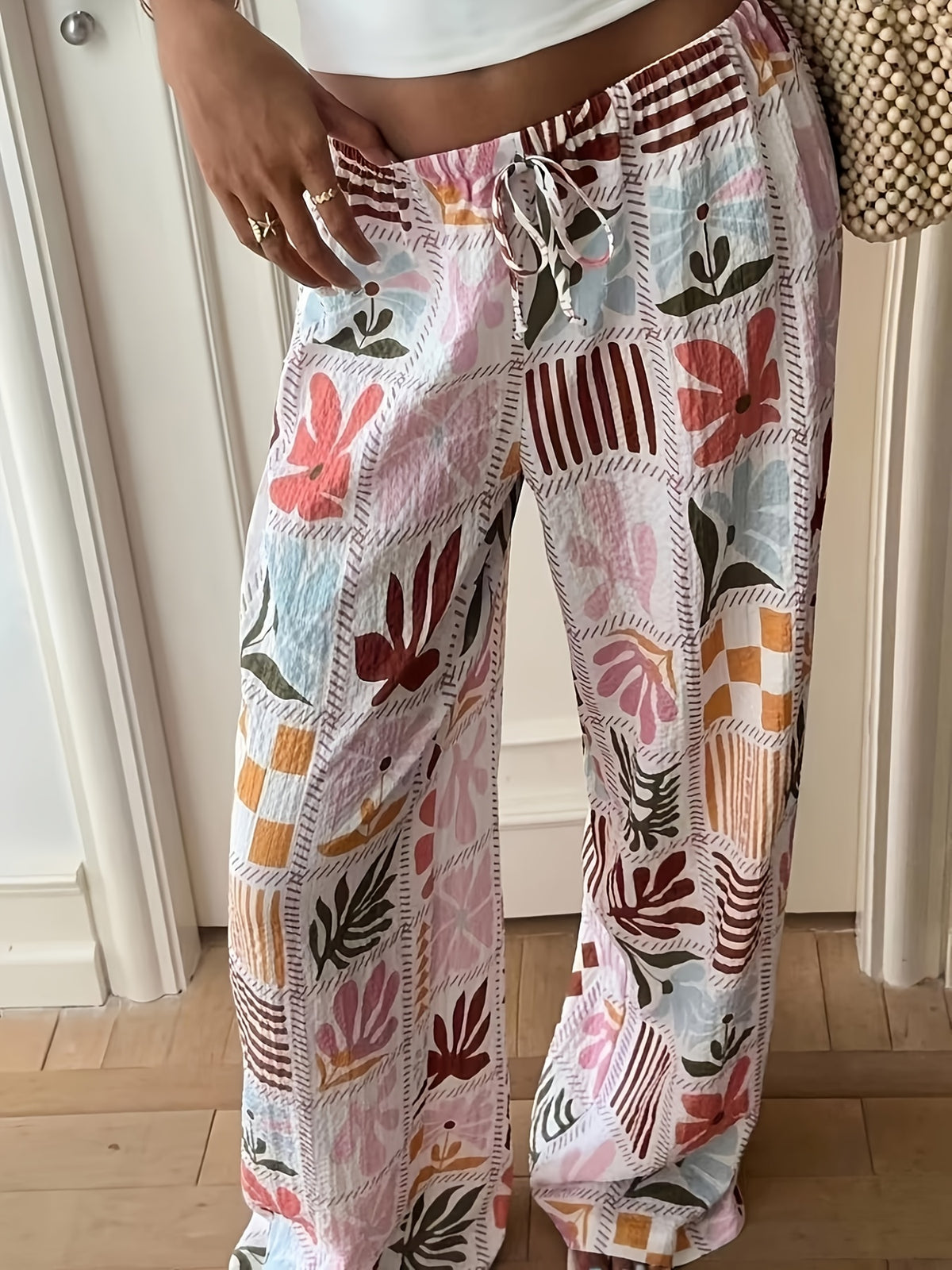 Pantalon grande taille à imprimé fleuri, coupe évasée, cordon de serrage, porté de face